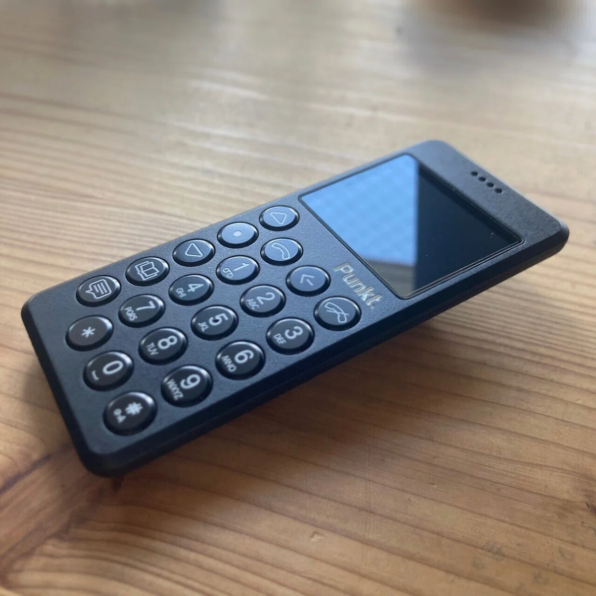 Punkt. MP02 携帯電話本体 うすく ライトブルー