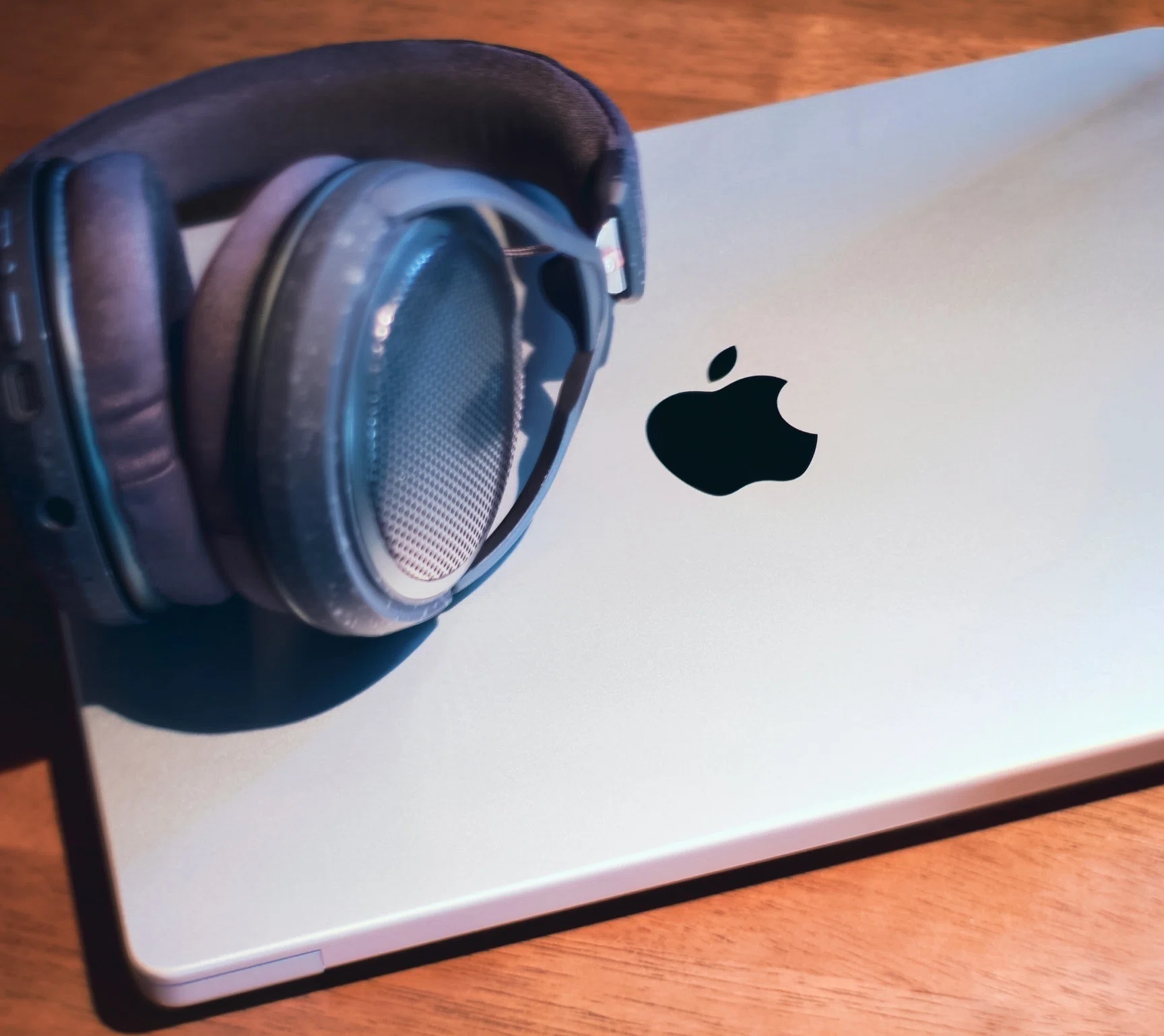 1年2ヶ月レビュー】『M1 MAX MacBook Pro14』は2023年現在でも 