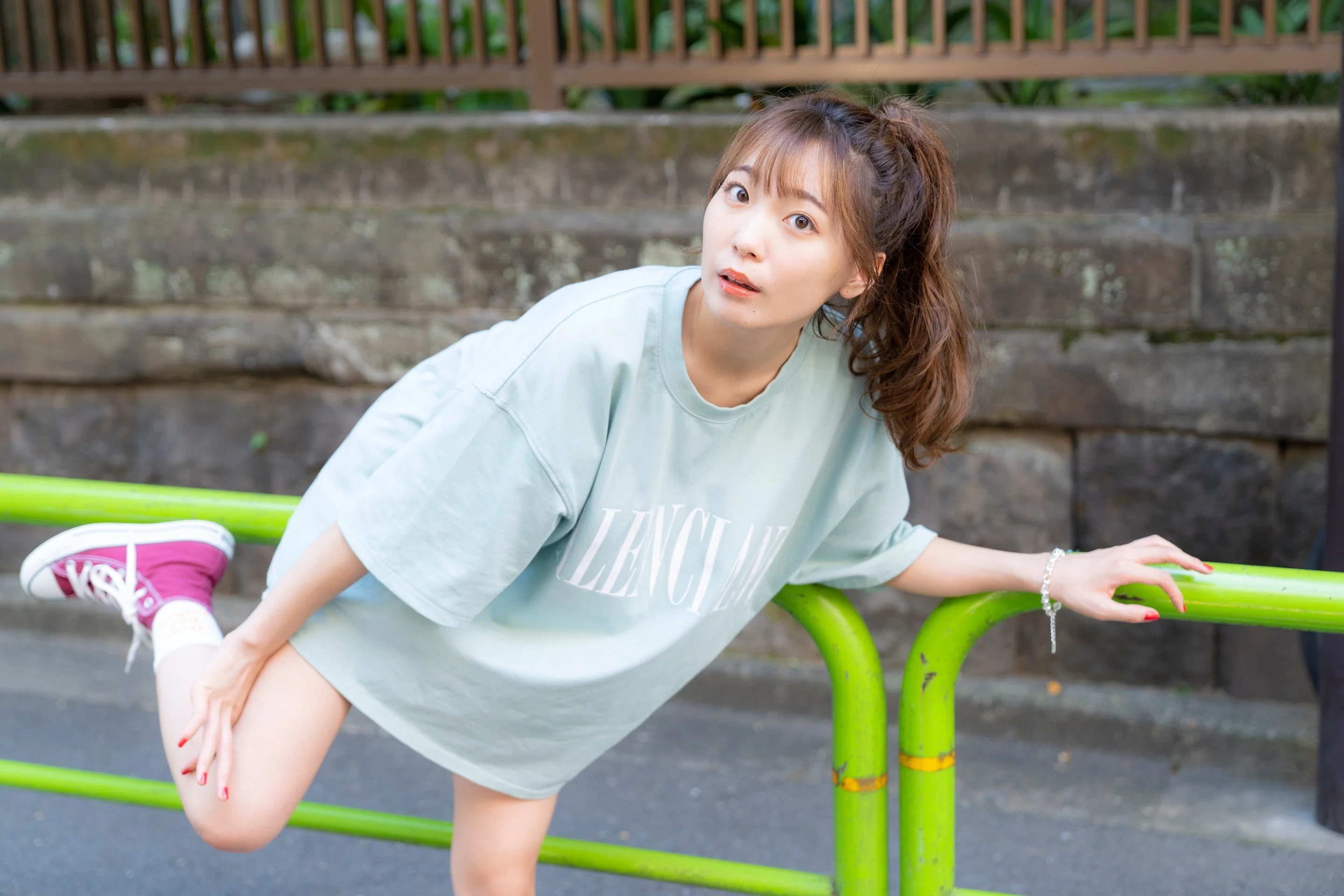 声優＆アーティストの斉藤朱夏が、ダブル・アニバーサリーの“8月”に