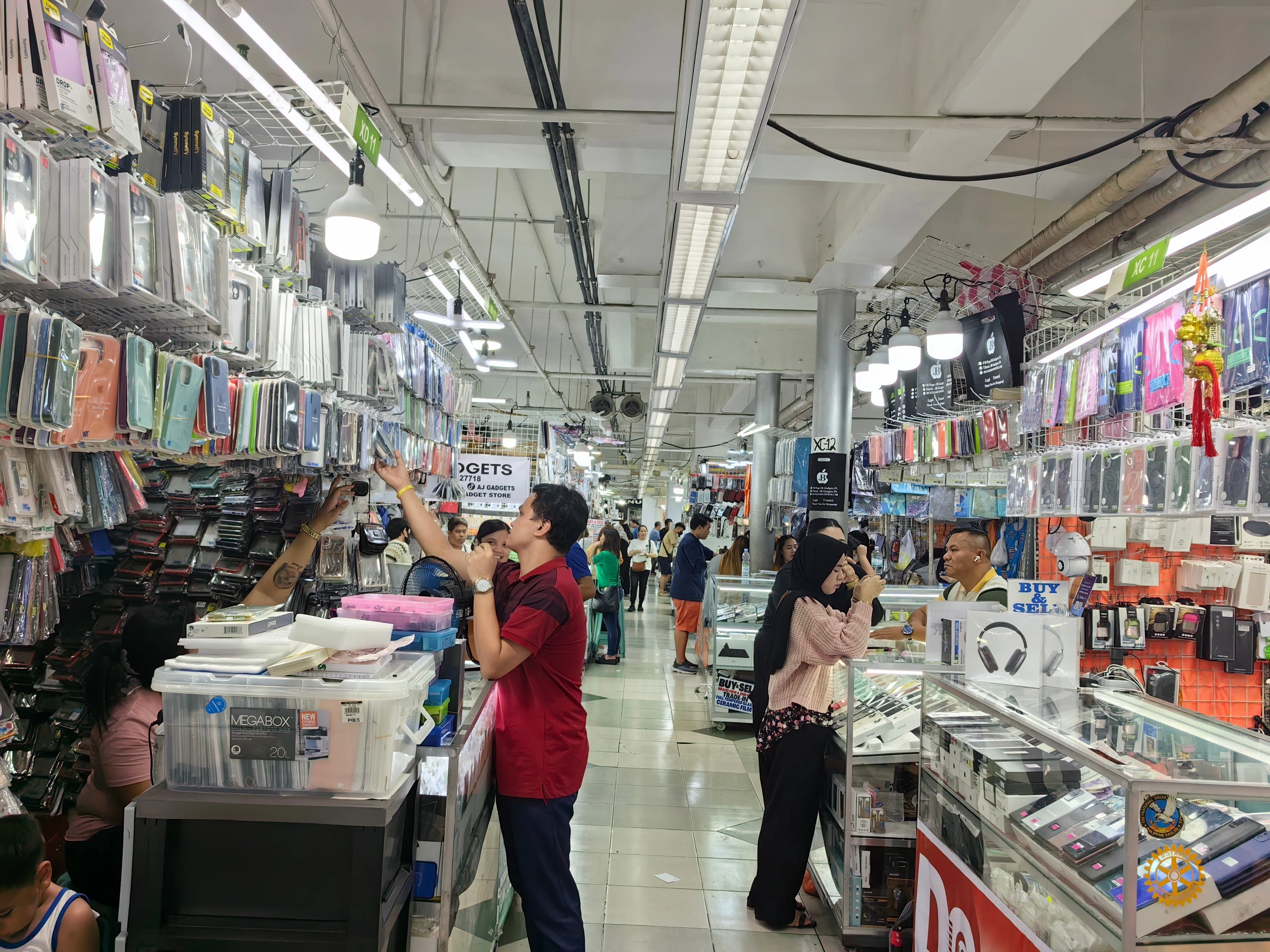 マニラのGreenhillsは中古スマホの天国だ｜山根康宏 | 香港在住携帯