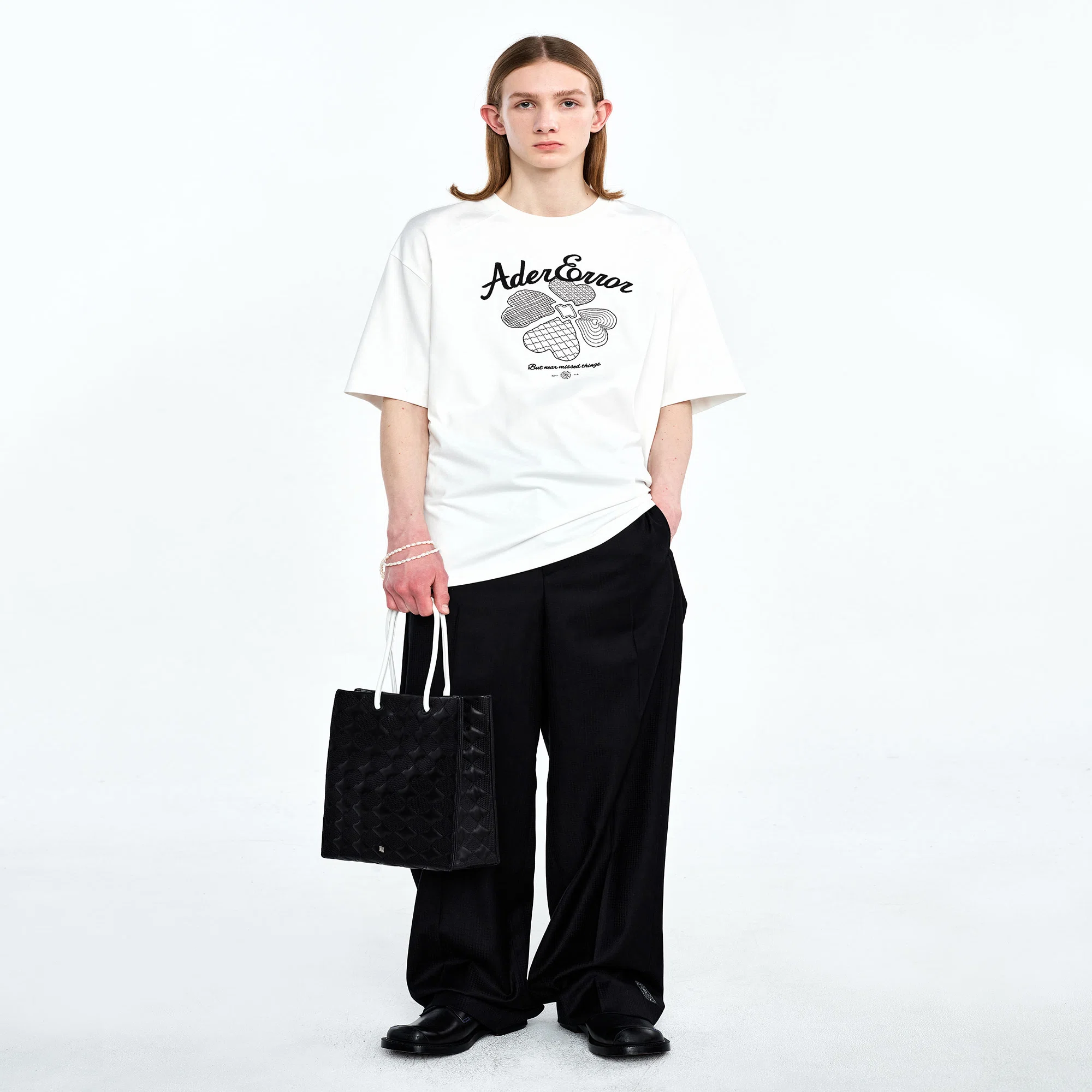 Tシャツで被りたくない方におすすめ！ユニークかつシンプルなTシャツ 