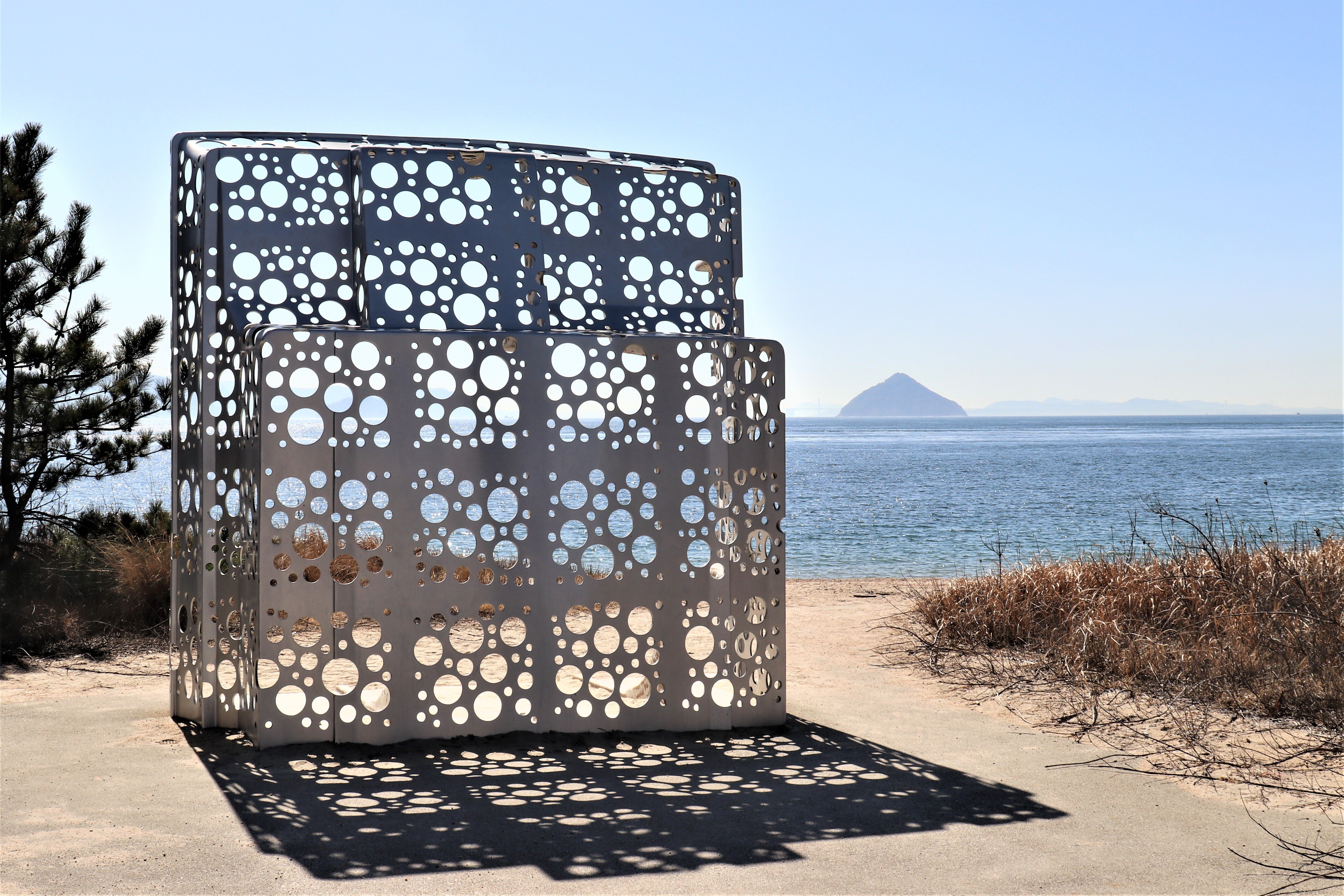写真】直島, 大竹伸朗 5作品+1｜Abbey -旅するように暮らす、暮らす