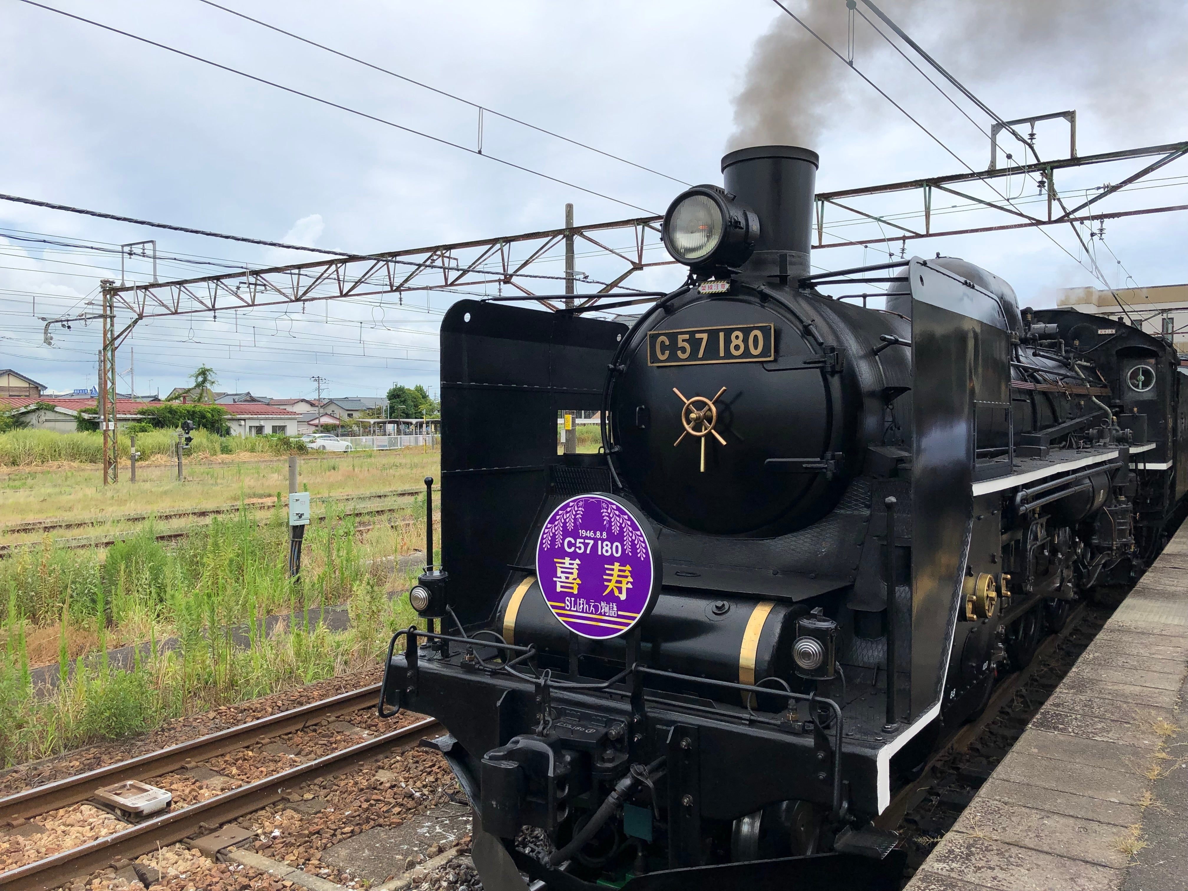 田園、清流、歴史。そして”天然”の炭焼きコーヒーを味わう列車