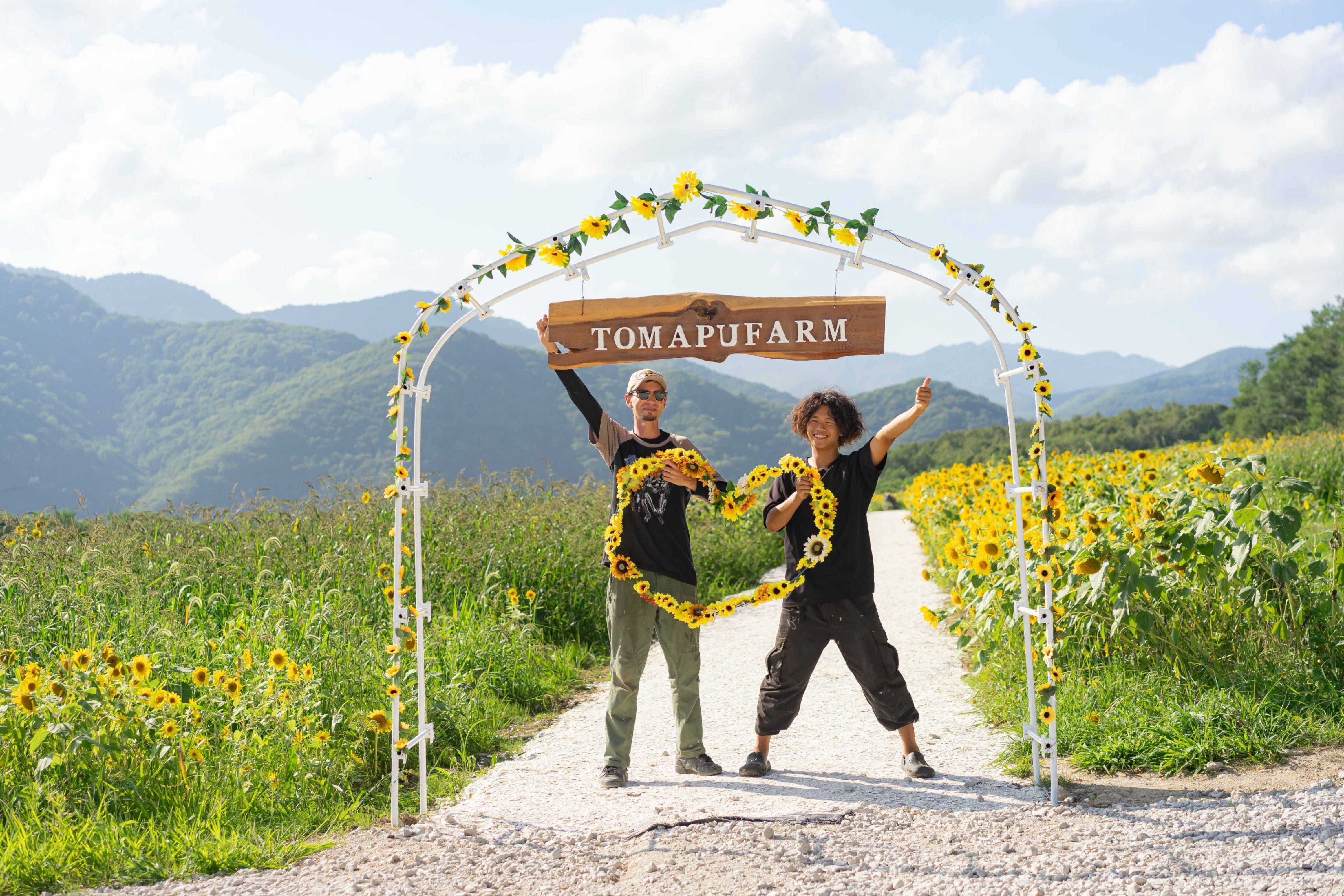 おみつさまご購入縄取手付きオーバルプランター Mひまわり畑でお昼寝うさぎさん おみつさまご購入縄取手付きオーバルプランター Mひまわり畑でお昼寝