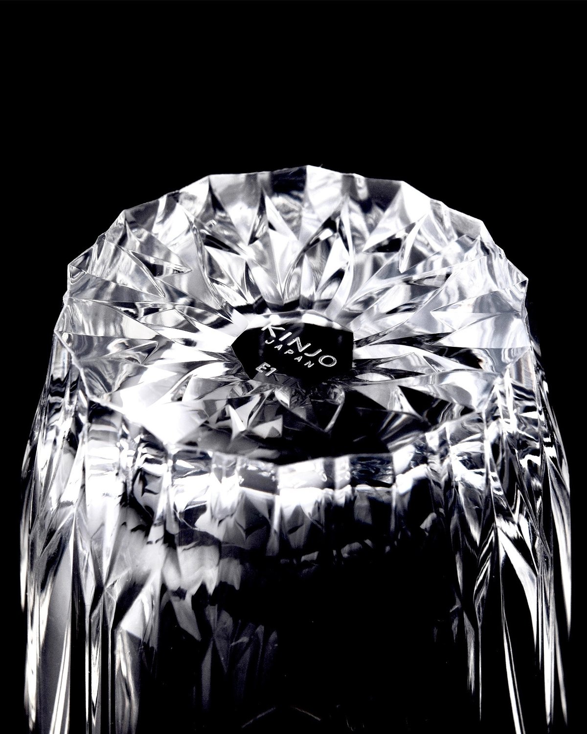 重厚感のある底面部分を映し出したカット