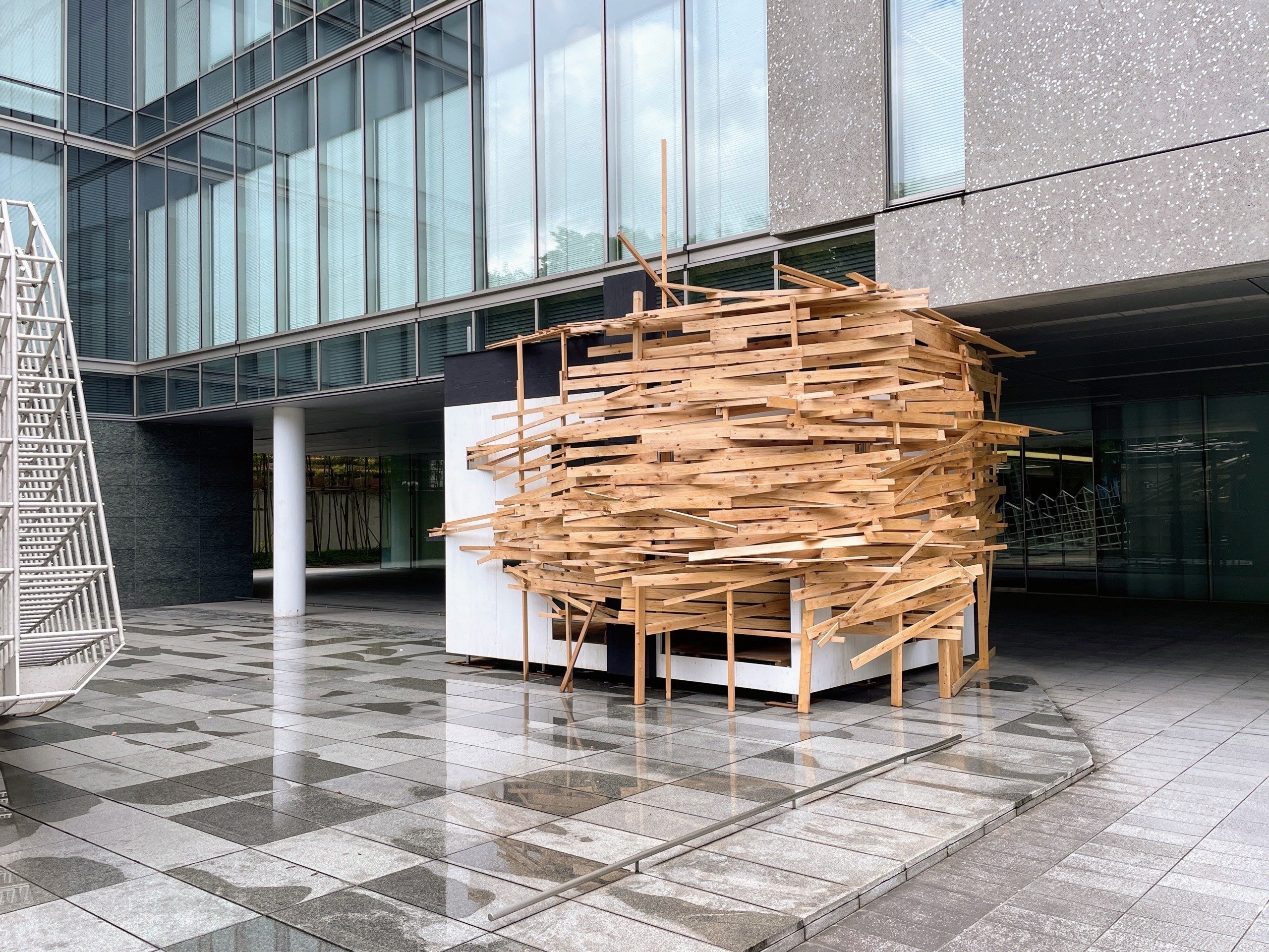 川俣正「アパートメント・プロジェクト」1982-86 ドキュメント展