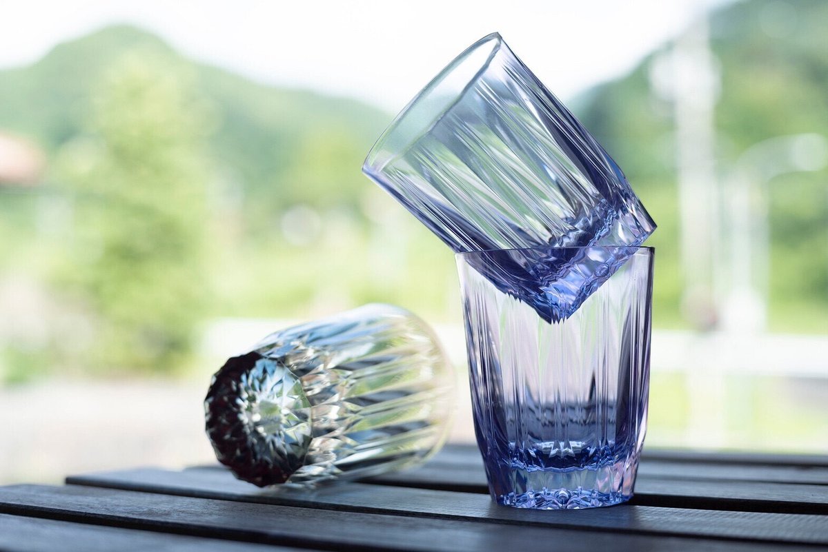 KINJO JAPAN E1キンジョウブルーが3つアンバランスに並べれた様子