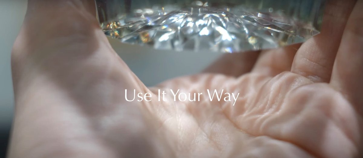 ブランドメッセージである使うに自由を、Use It Your Wayの文字とビジュアル