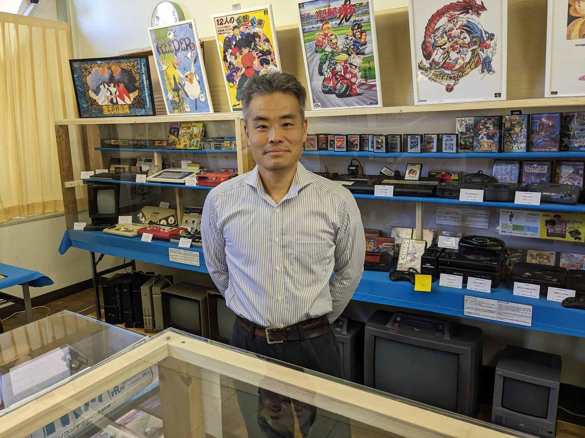 ビデオゲームの歩みを旧小学校舎で体感 大阪・山中渓で開催中の第2回