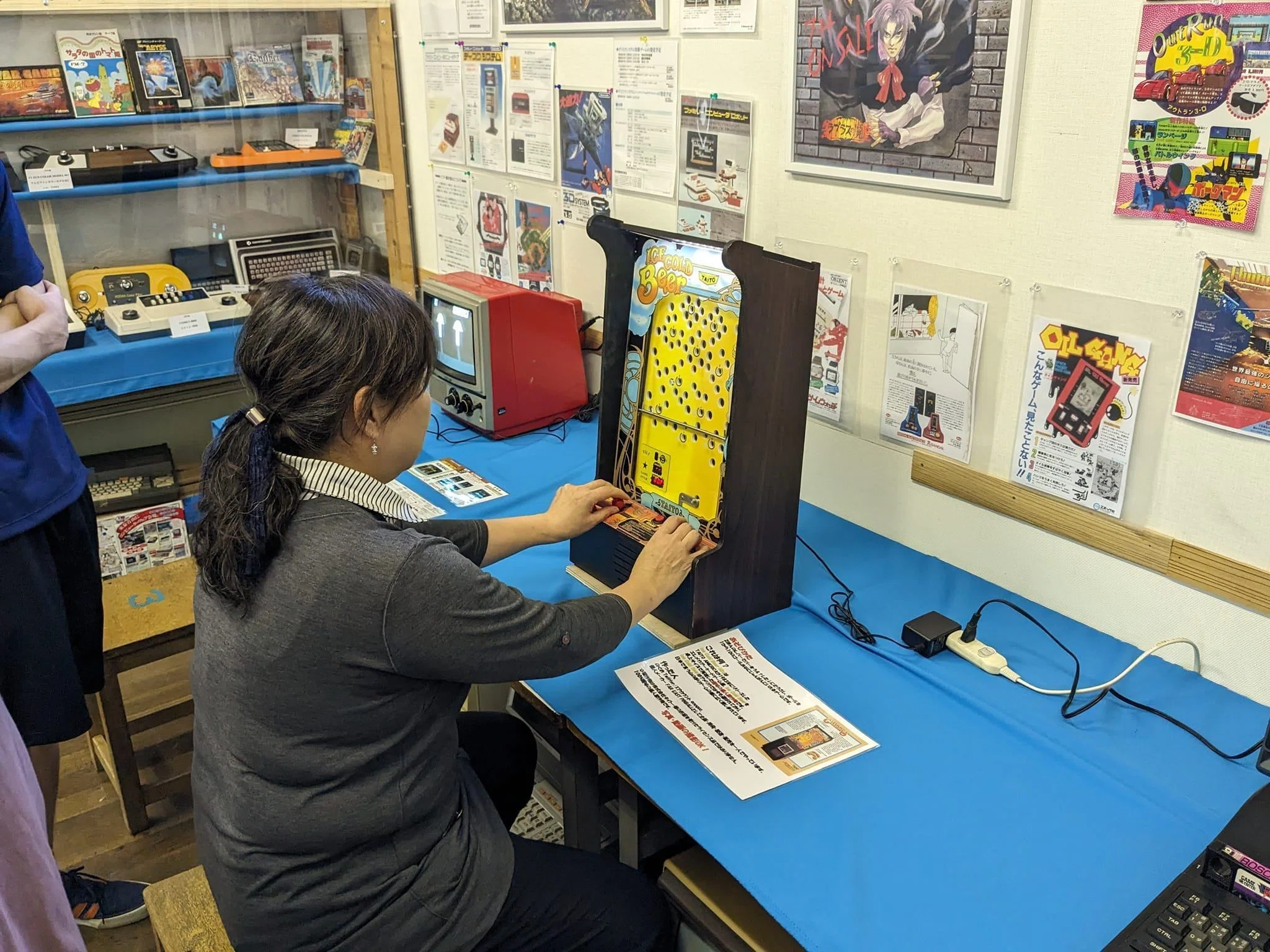 ビデオゲームの歩みを旧小学校舎で体感 大阪・山中渓で開催中の第2回