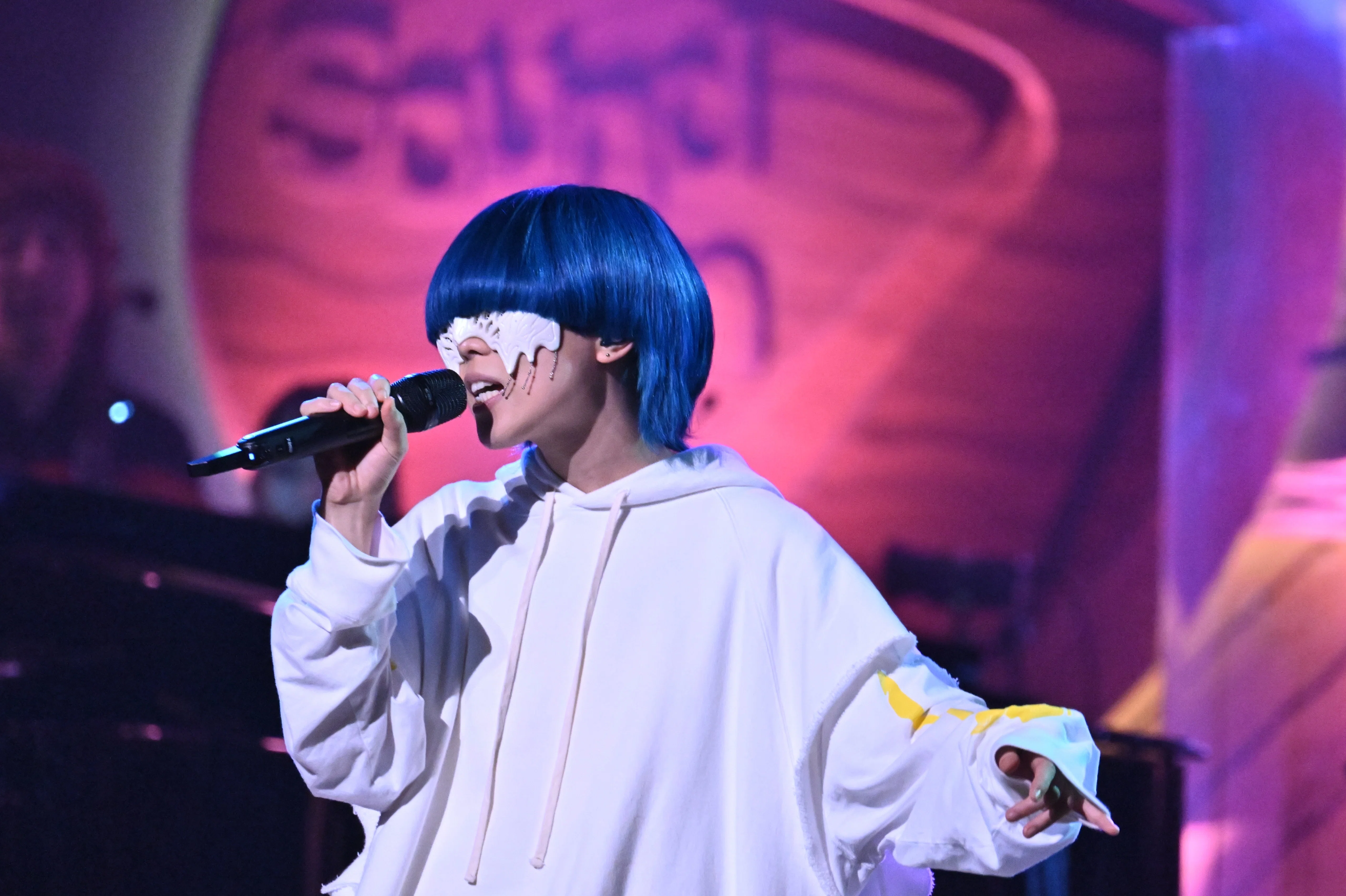 yama「色彩」が好きだ。夜の散歩で聴いている曲は、ライブでも最高だっ