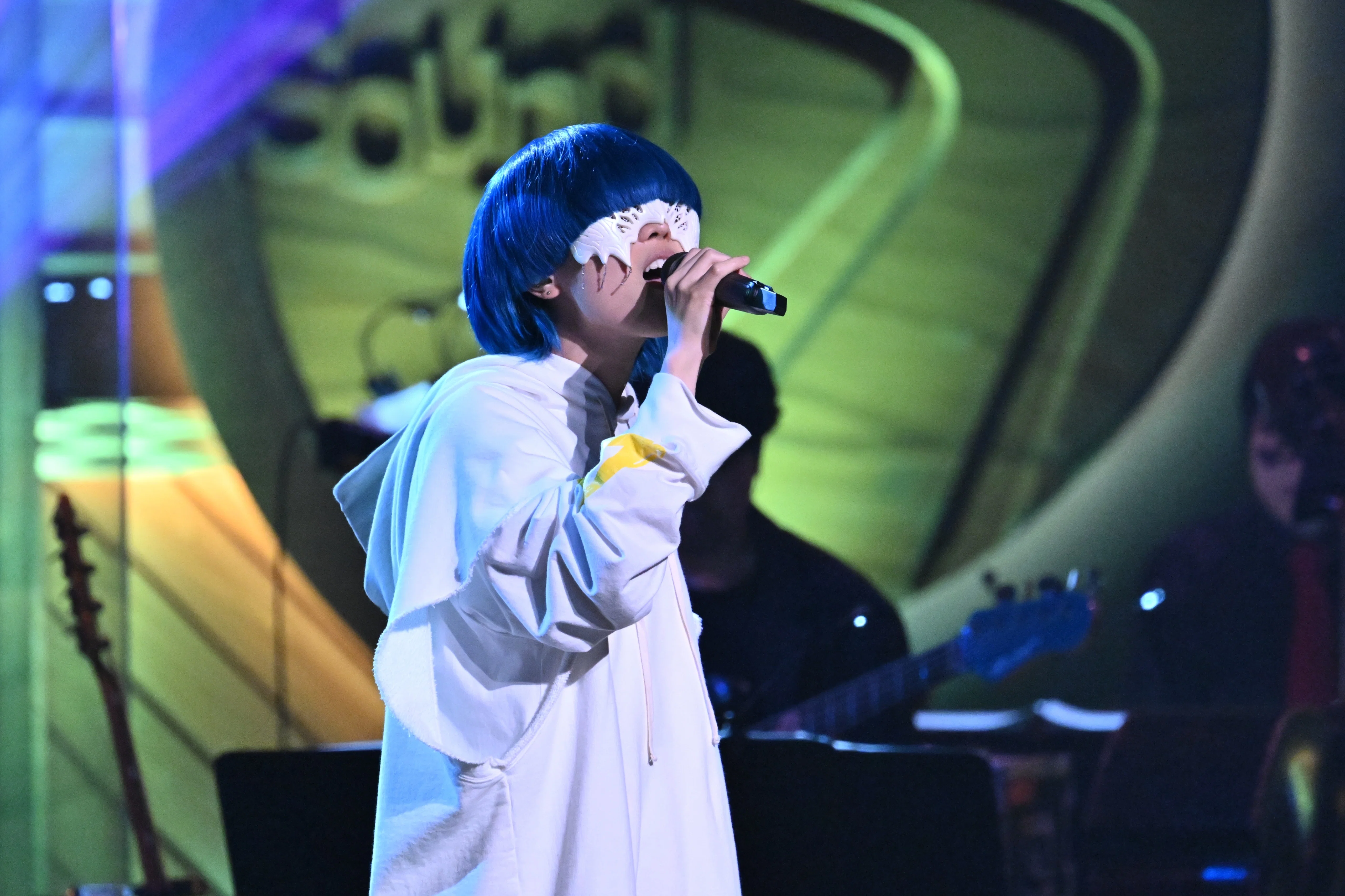yama「色彩」が好きだ。夜の散歩で聴いている曲は、ライブでも最高だっ