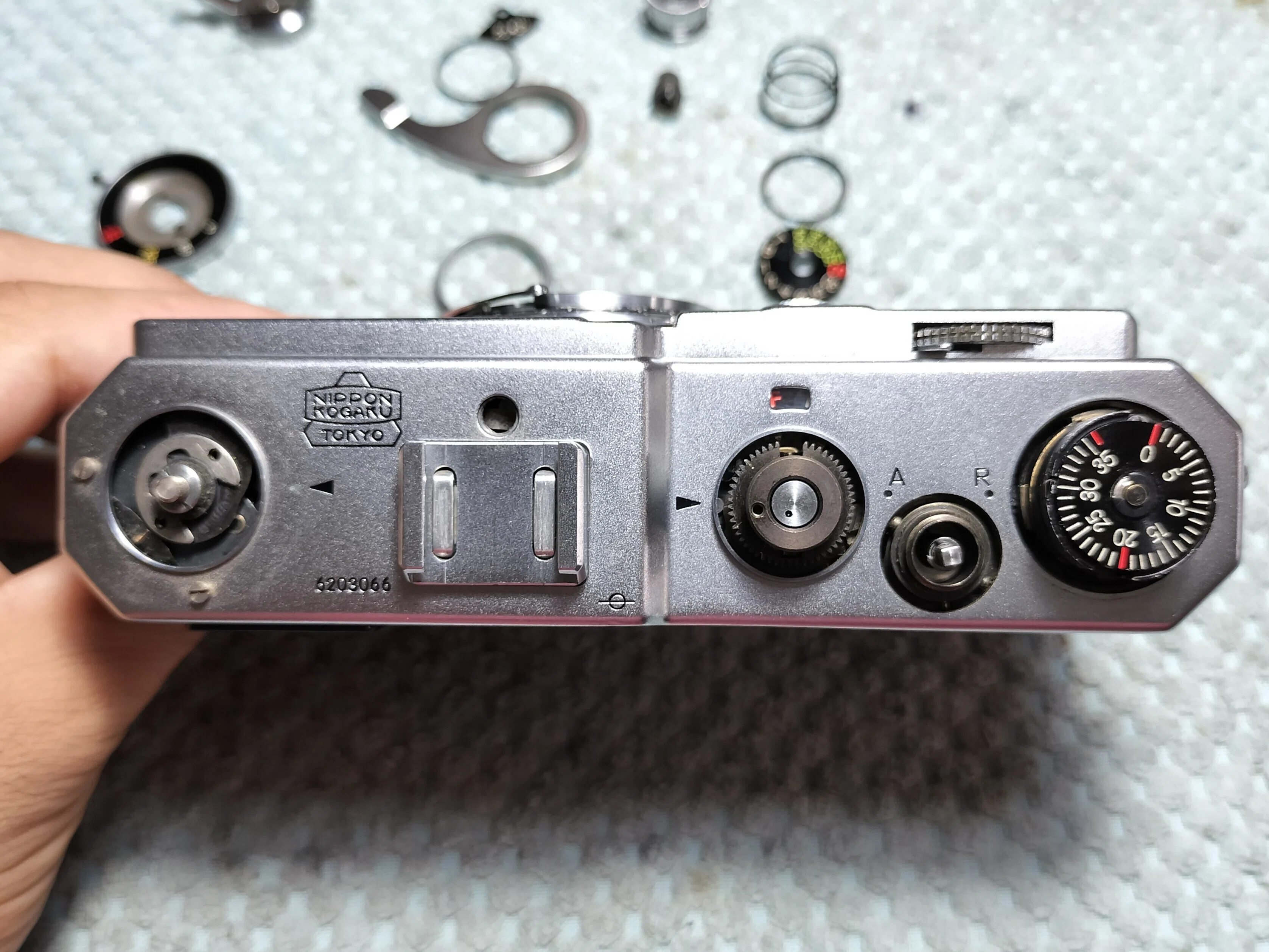 Nikon SPの分解｜フィルムカメラ修理のアクアカメラ