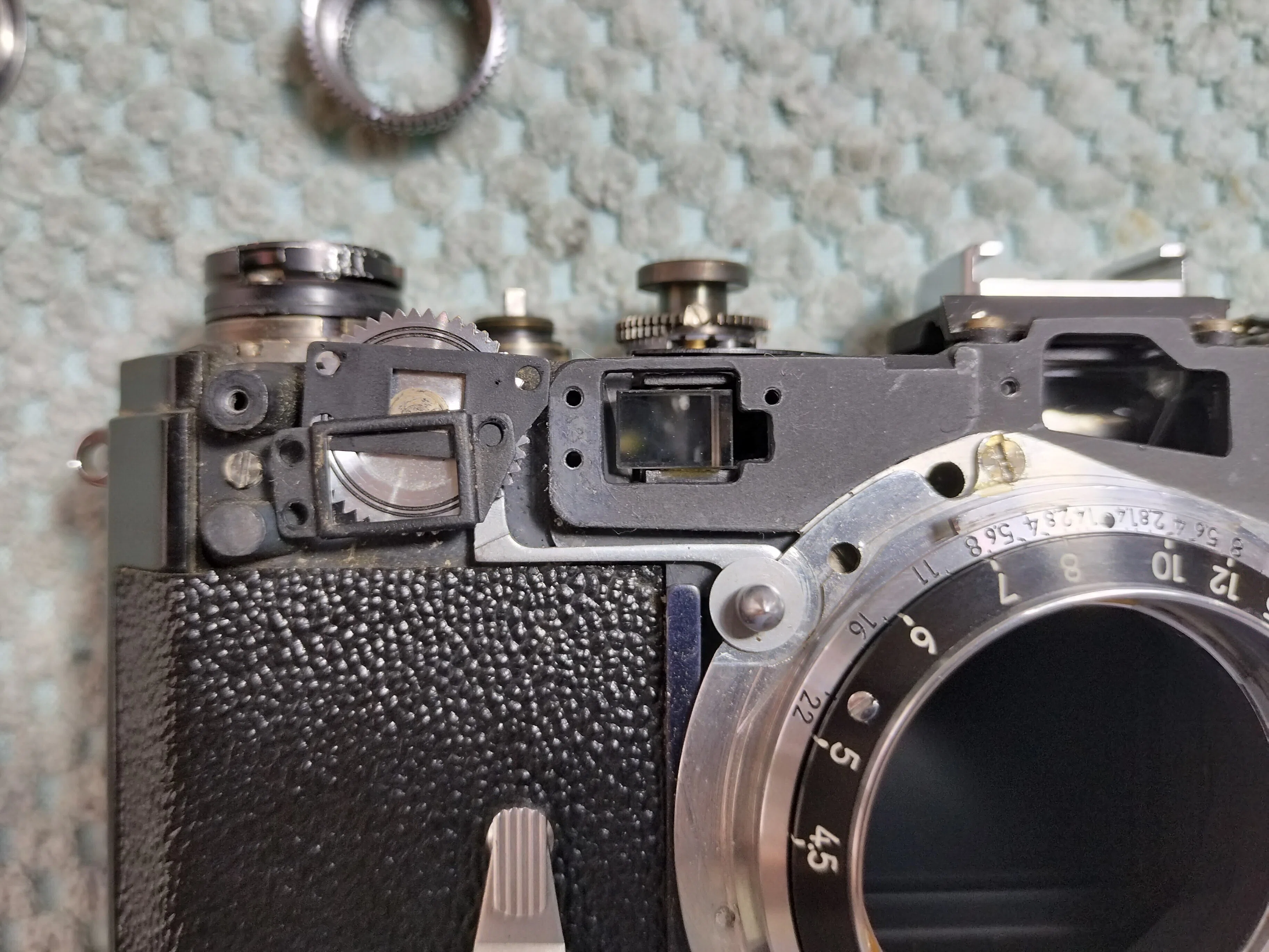 Nikon SPの分解｜フィルムカメラ修理のアクアカメラ