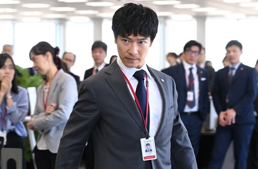 ラスト VIVANT ピンバッジ 6個セット 堺雅人 阿部寛 新品 ヴィヴァン Amazon | ドラマ VIVANT ピンバッジ 6個セット 堺雅人 阿部寛