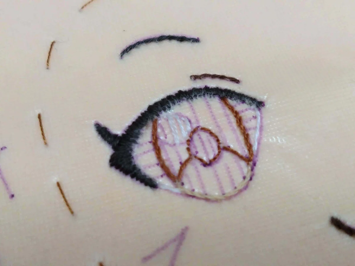 ぬいぐるみ(推しぬい)の顔の刺繍のやり方の話|きたがみ しなの