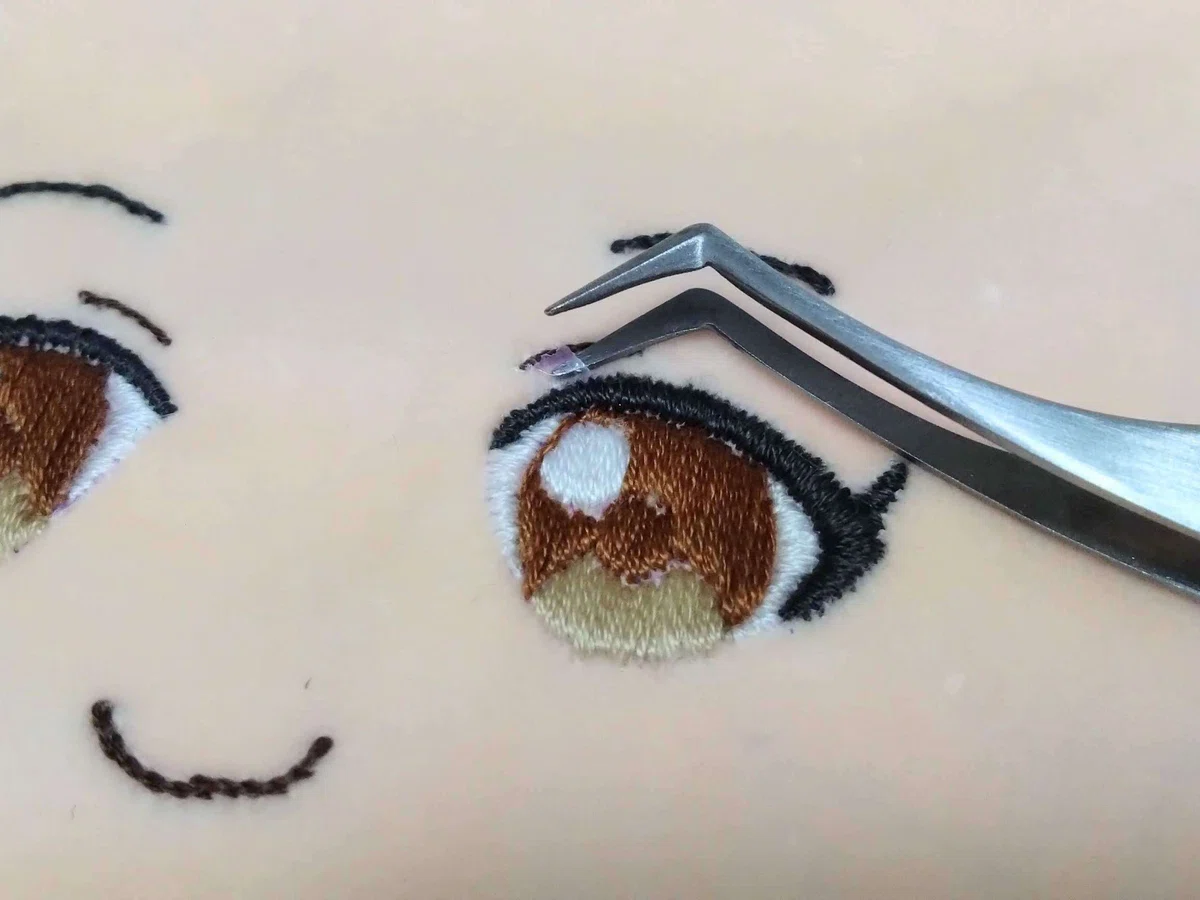 ぬいぐるみ(推しぬい)の顔の刺繍のやり方の話|きたがみ しなの