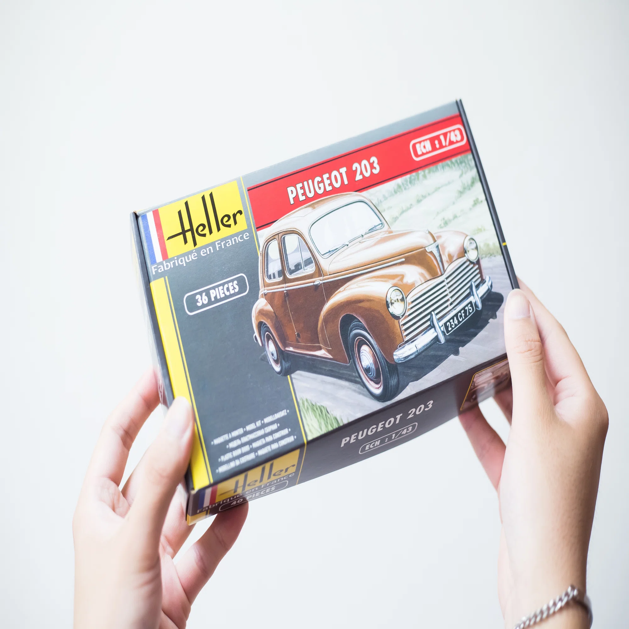 人生初の海外製プラモ】エレール 1/43 プジョー203を制作｜もんぶらん