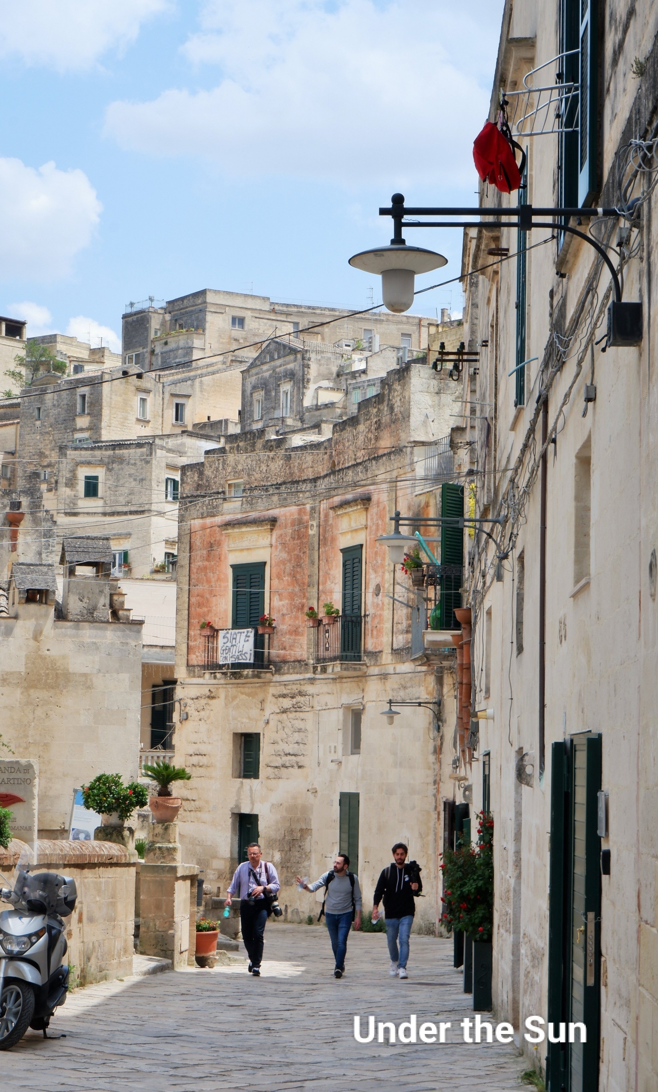🇮🇹とにかく壮観！世界遺産、マテラの洞窟居住区｜Under The Sun