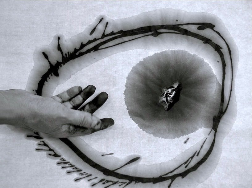 不測の画材、墨。 画面は自然現象を喚起する場となる。｜中嶋宏行