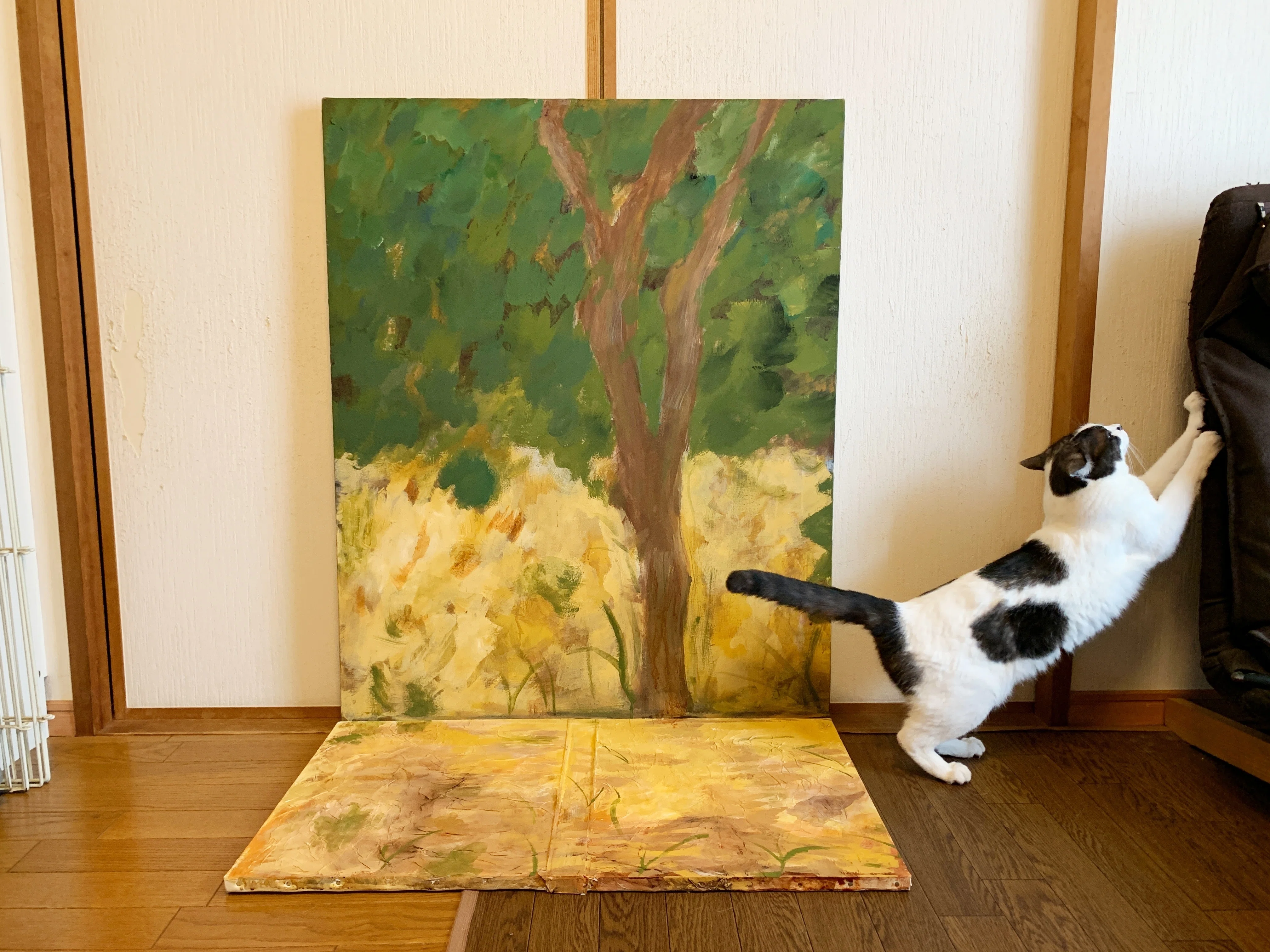 絵画。壁掛け原画【ピアノの部屋の椅子の上の白い猫と美しい花】 ピエール・ボナールの「白い猫」を実体化し、共に暮らす｜ロクガツフツカ