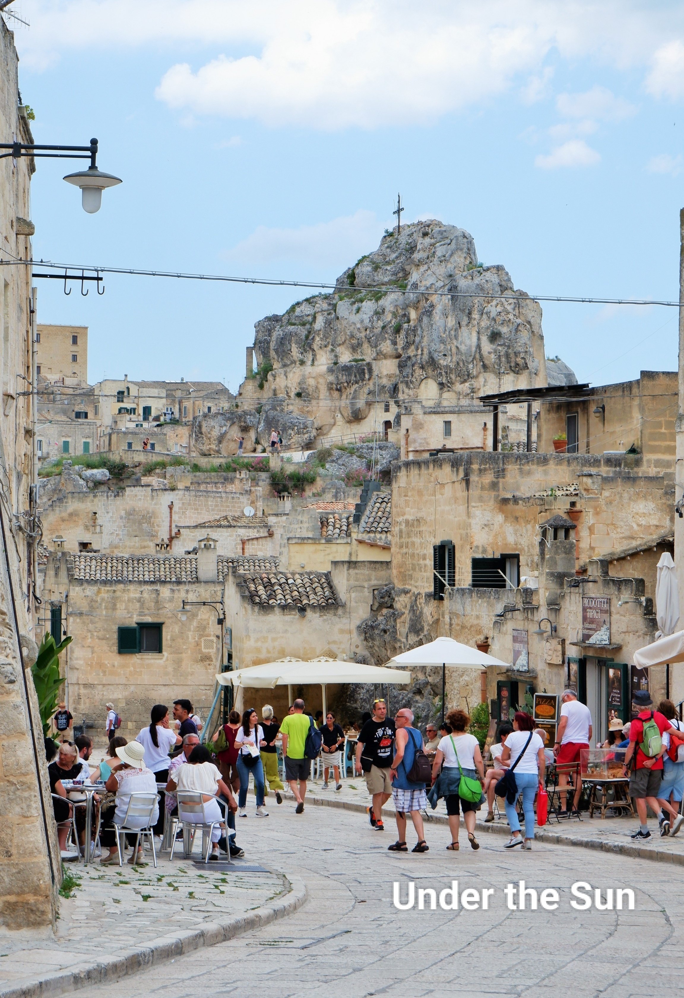 🇮🇹とにかく壮観！世界遺産、マテラの洞窟居住区｜Under The Sun