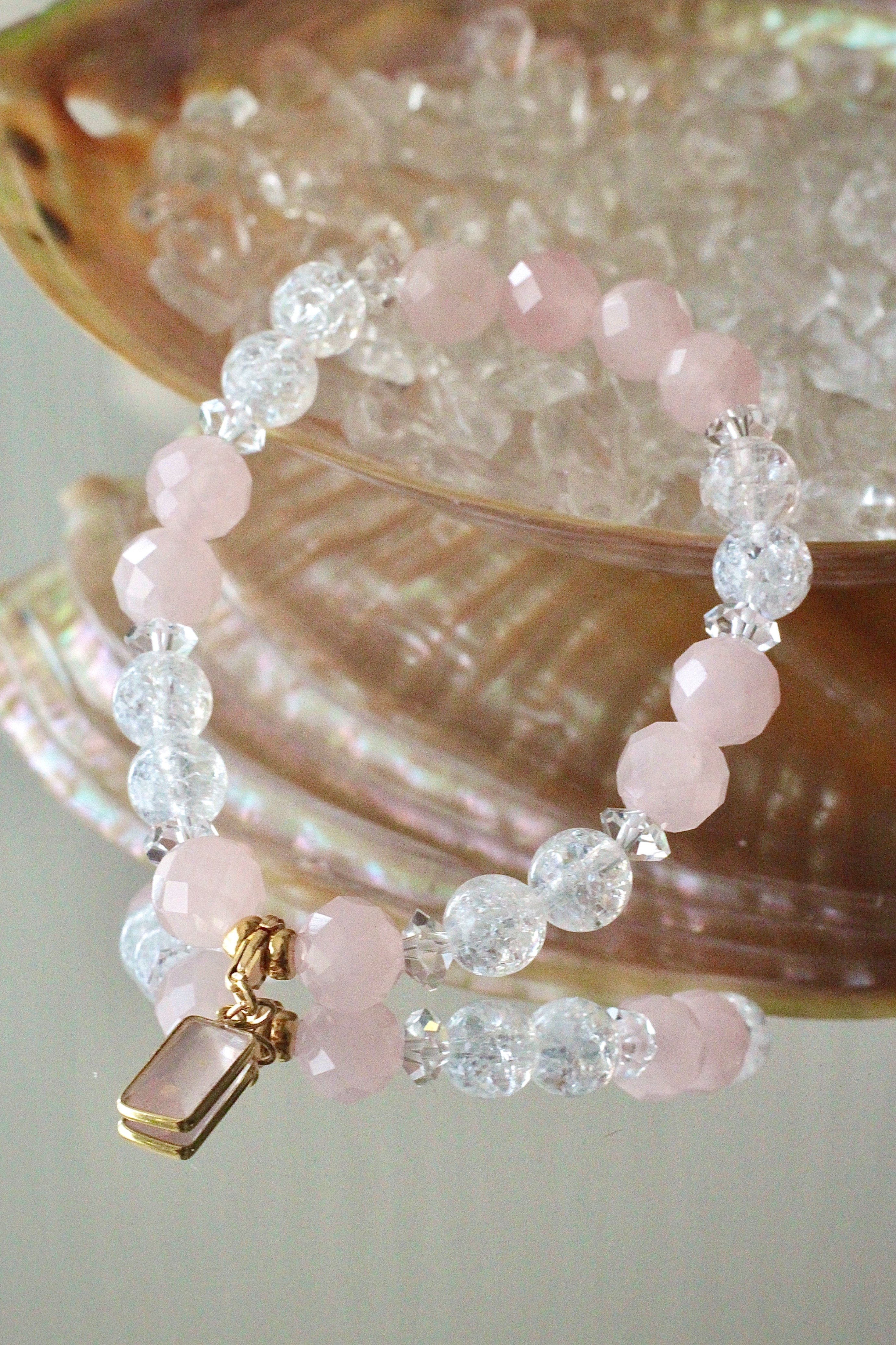 ⭐️新作⭐️天然石ブレスレット⭐️クンツァイト⭐️高品質❤️愛の石❤️恋愛成就・人間関係改善 波動の高い愛】クンツァイトとクラック水晶の天然石ブレスレット