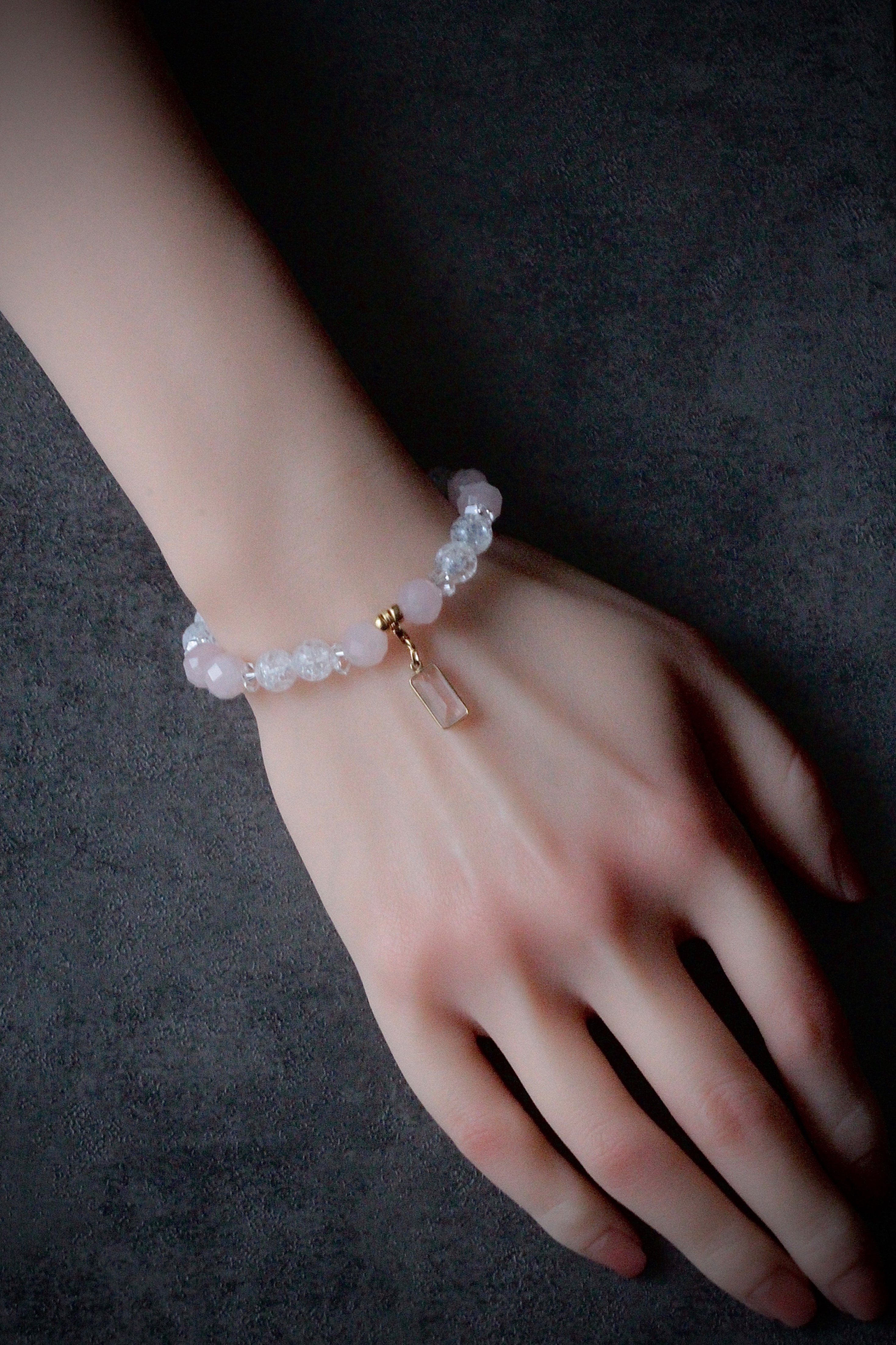 ⭐️新作⭐️天然石ブレスレット⭐️クンツァイト⭐️高品質❤️愛の石❤️恋愛成就・人間関係改善 波動の高い愛】クンツァイトとクラック水晶の天然石ブレスレット