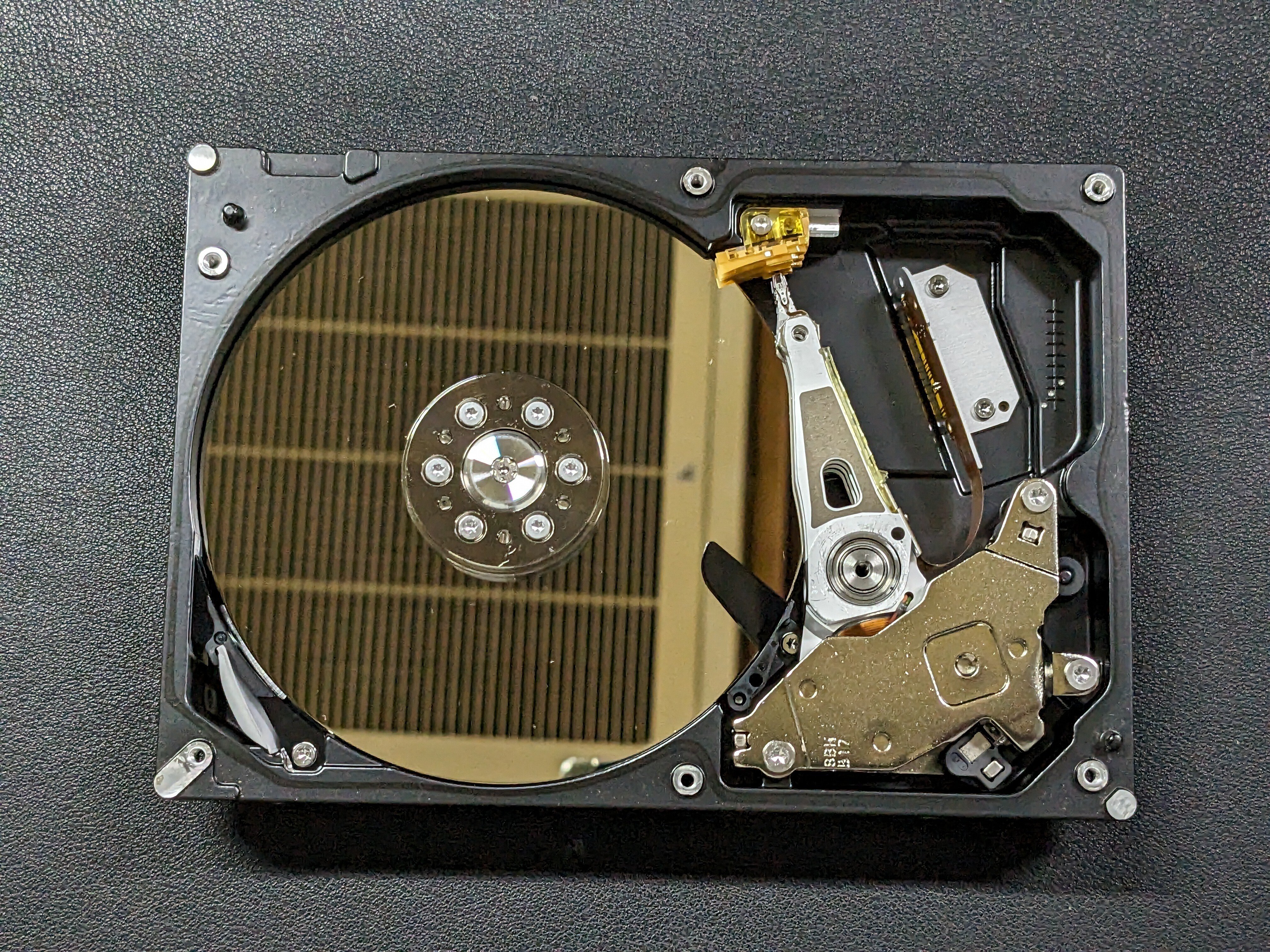 ハードディスクの分解(その6)｜kzn