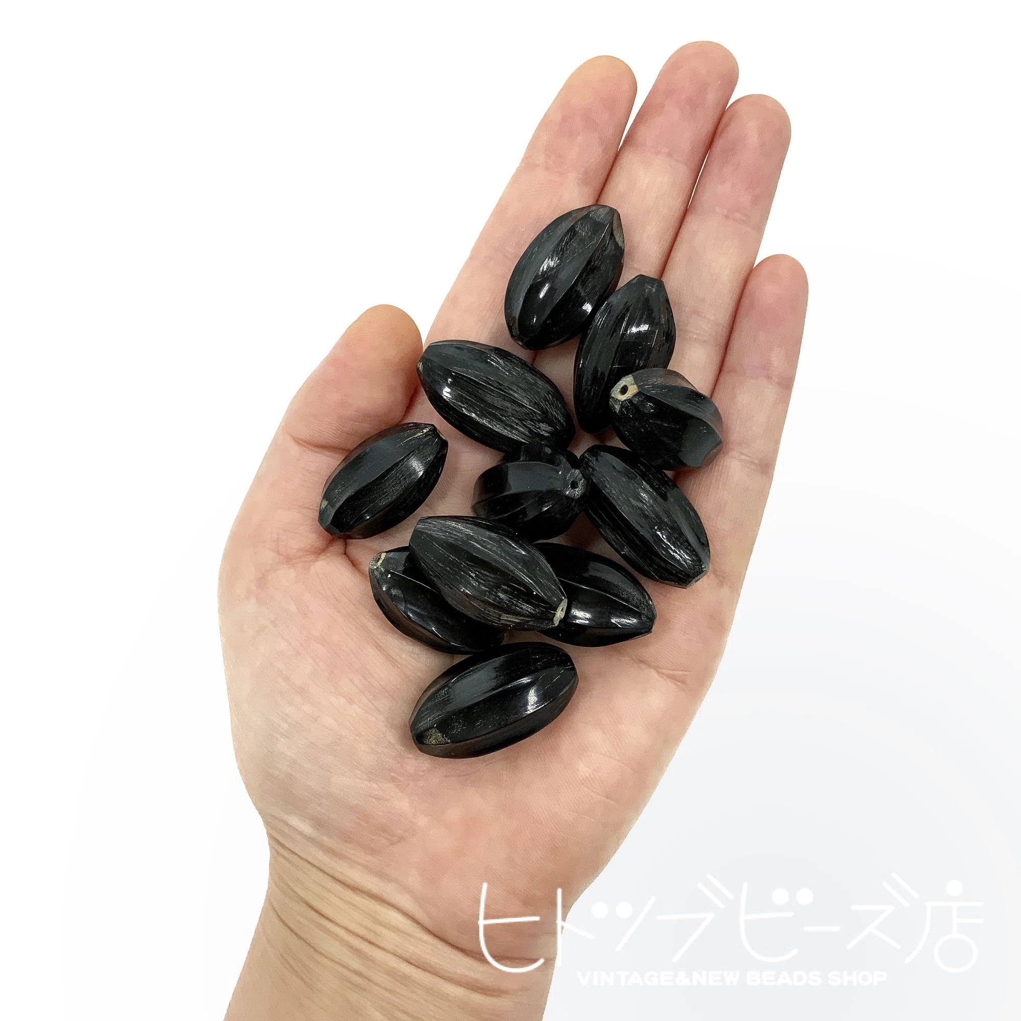 水牛 ツノ アクセサリー 水牛の角 でできたビーズやアクセサリーが貴重 