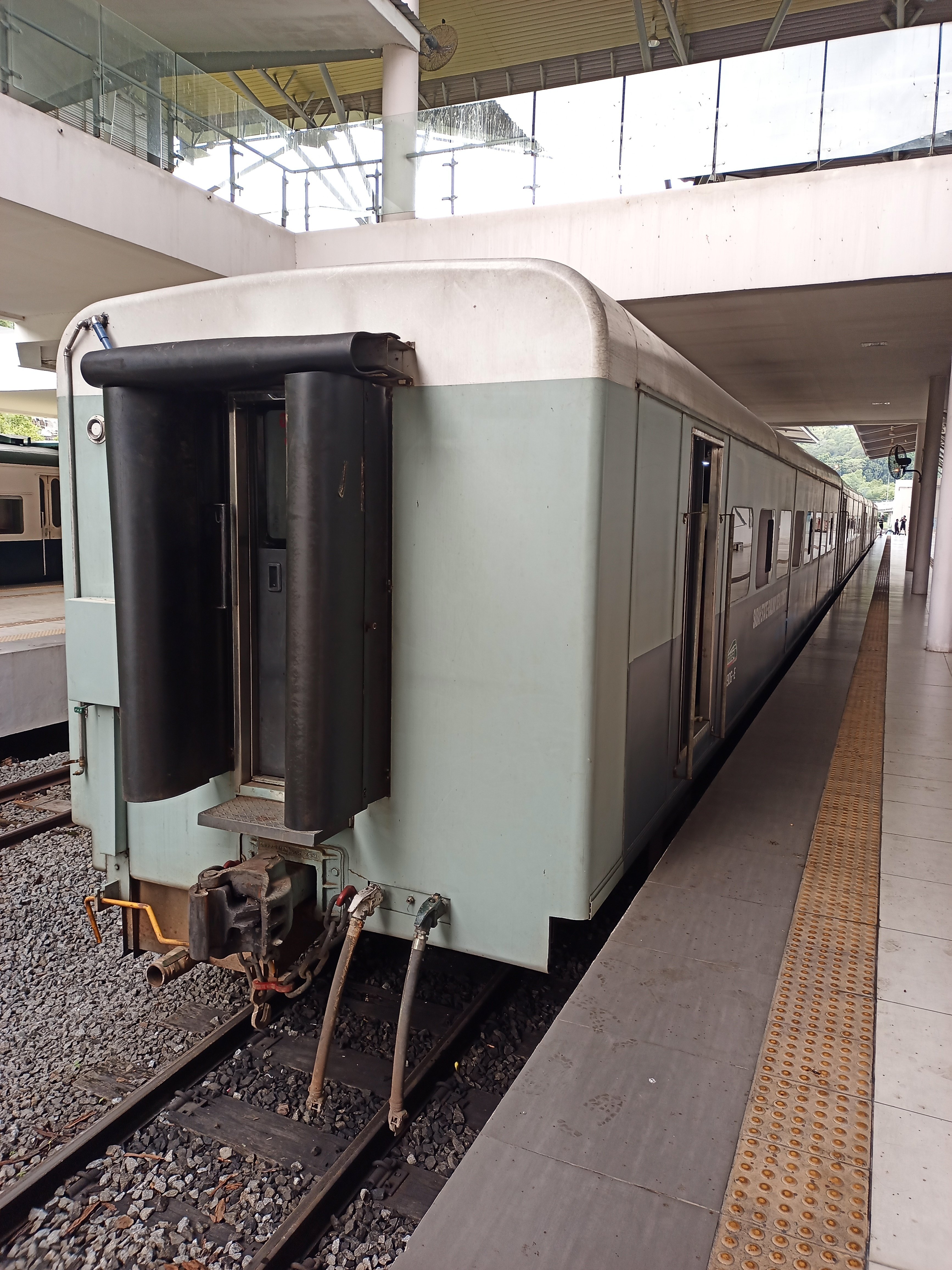 紀州鉄道サボ他 行先表示板（サボ）・国鉄信号灯ほか鉄道部品を出張買取いたし