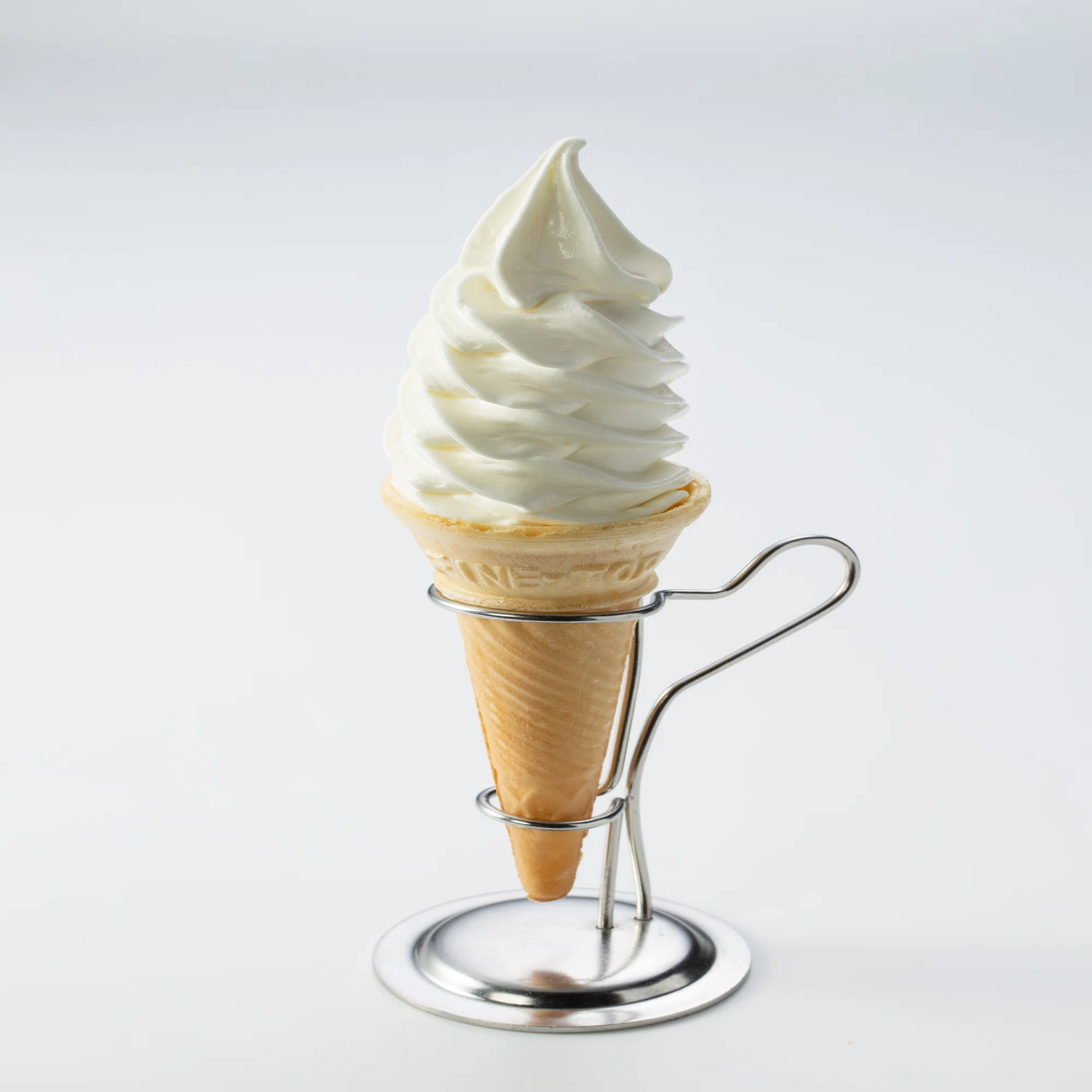 おこっぺ有機牛乳と、こだわりの原料を使用した「手焼きワッフルコーン 