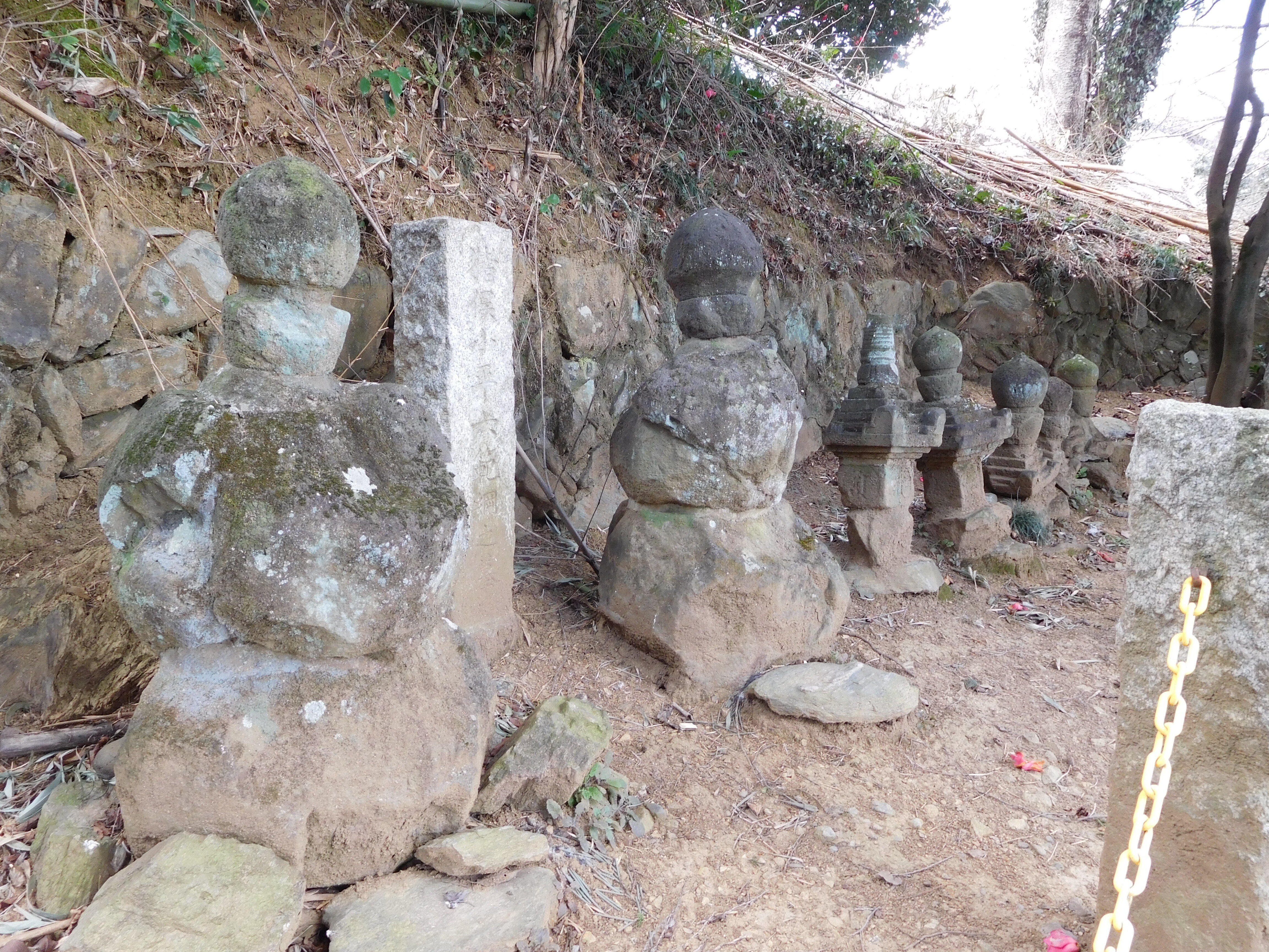 古い五輪塔 金銅装水晶五輪塔形舎利容器 文化遺産オンライン