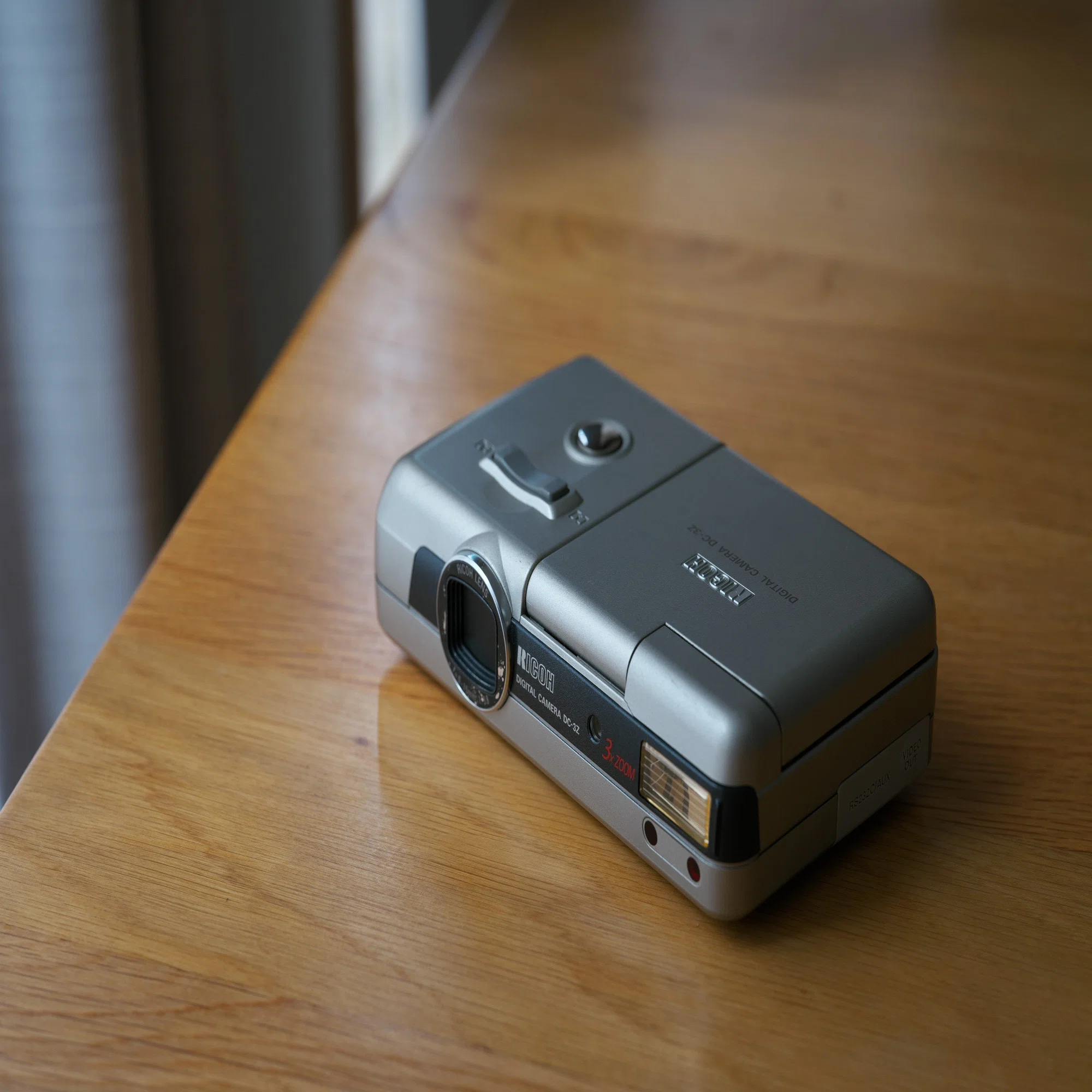 オールドデジカメ思い出話 その1 RICOH DC-3Z｜ちいさな島