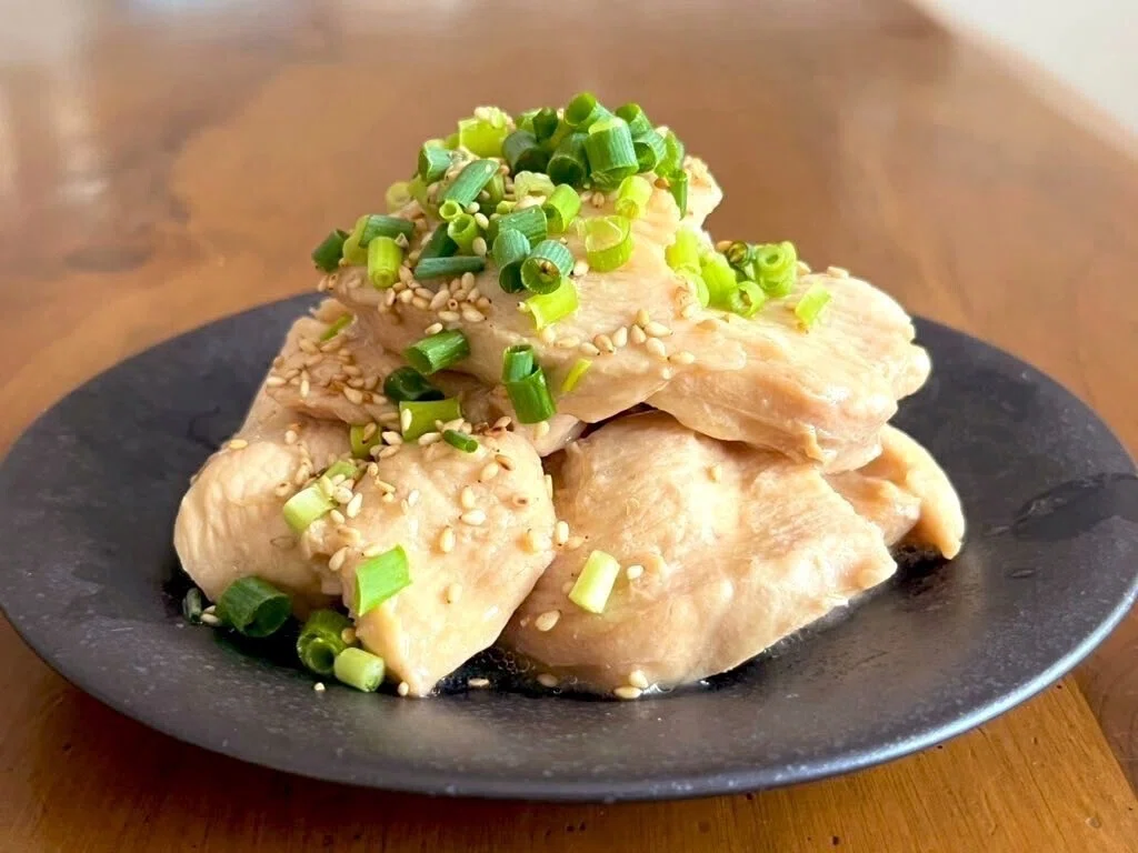 調味料をからめた鶏むね肉