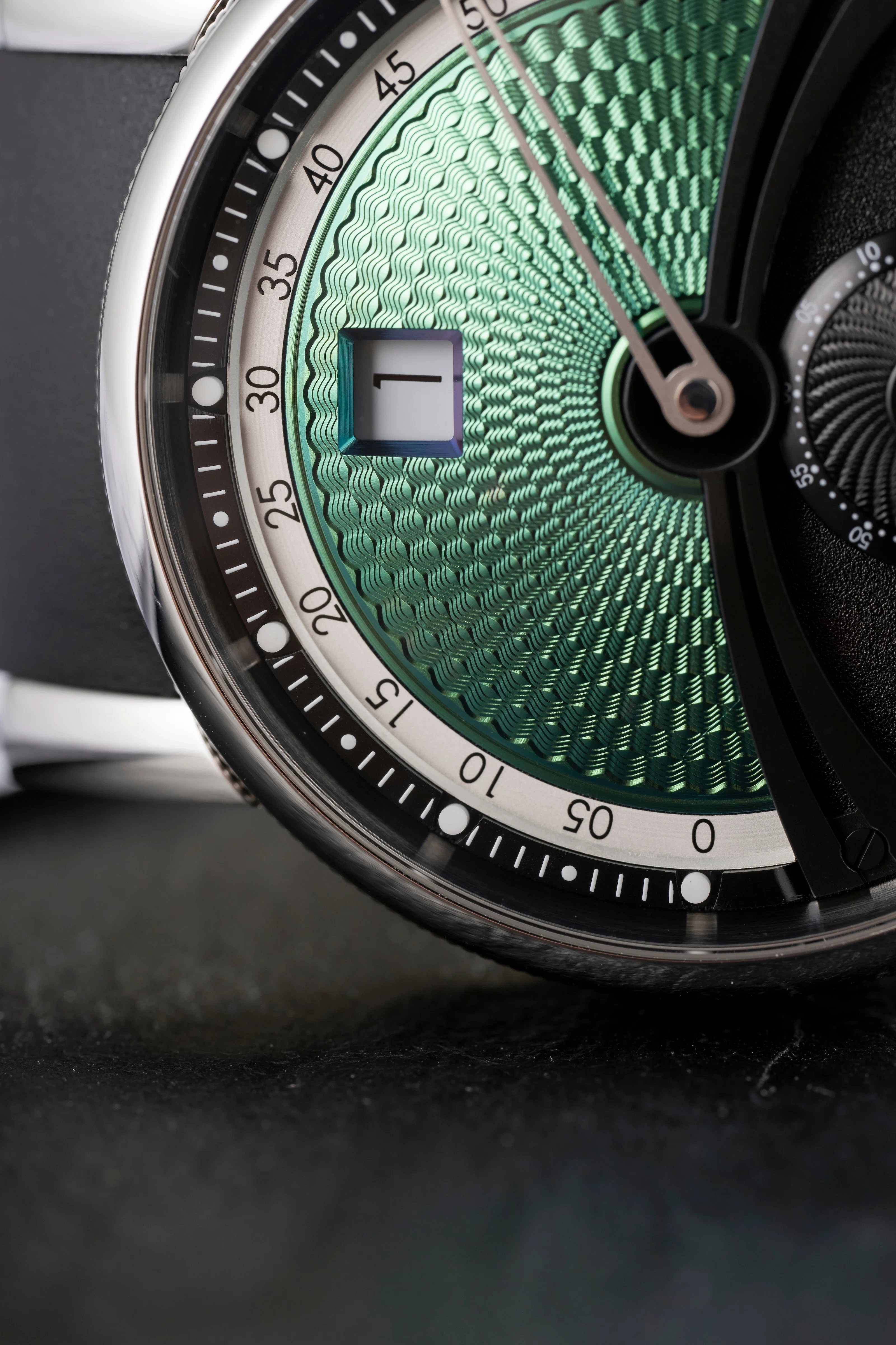 デルフィス・パライバ CH-1423.1-BKTU｜CHRONOSWISS クロノスイス【公式】