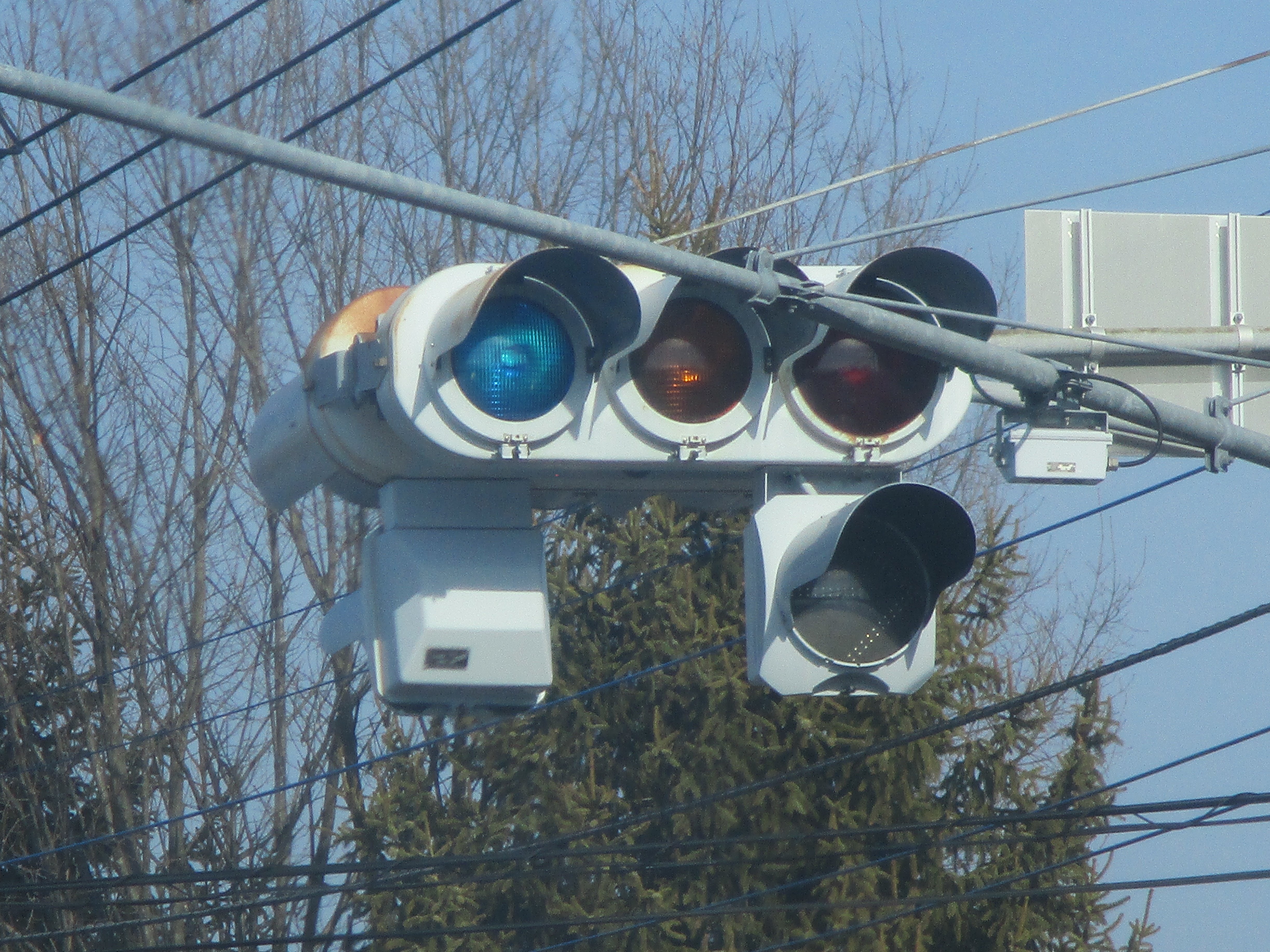 群馬でここだけ?! ルーバーフードの小糸S型濃色赤だけ300と日信厚型LED