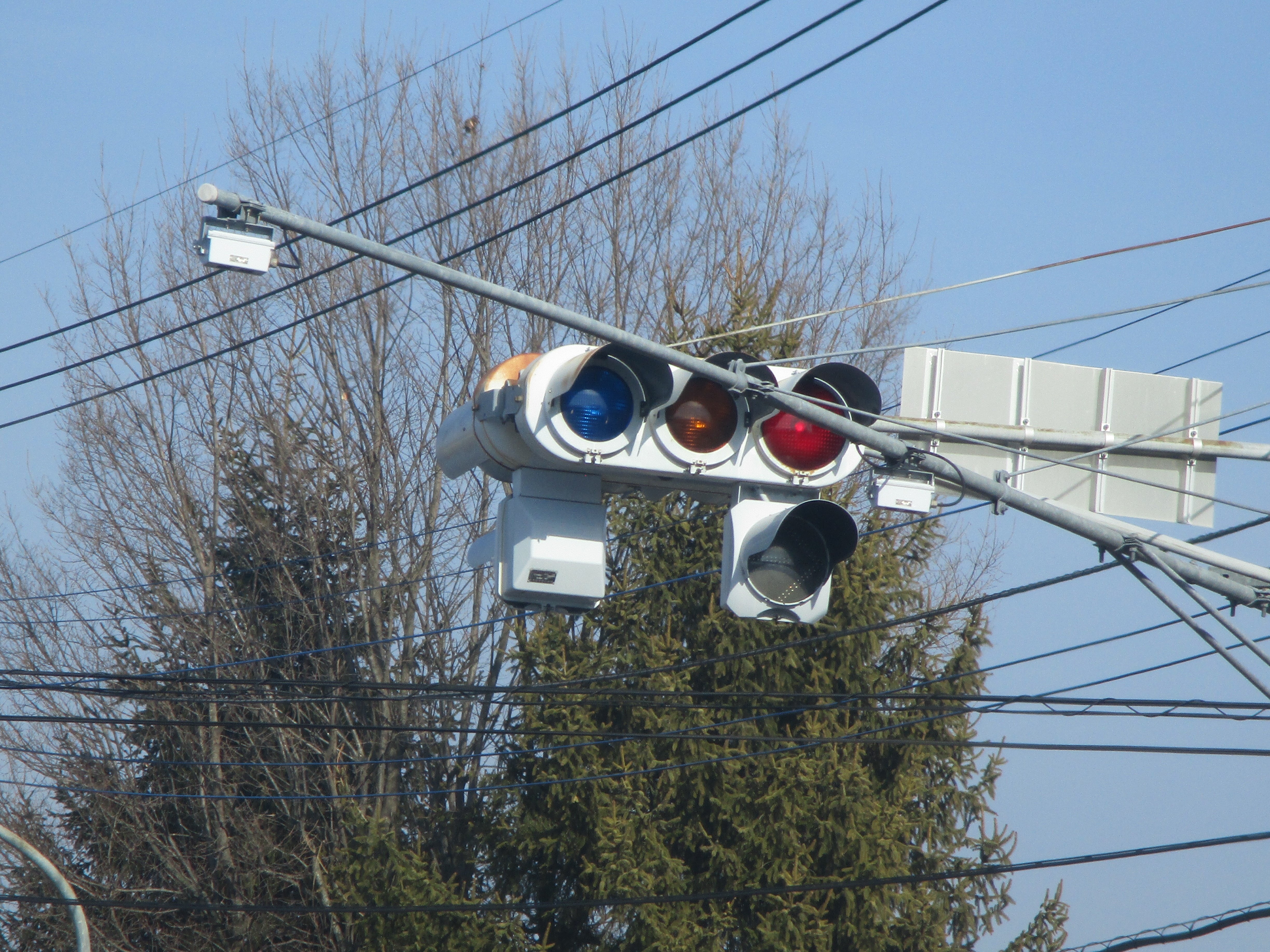 群馬でここだけ?! ルーバーフードの小糸S型濃色赤だけ300と日信厚型LED