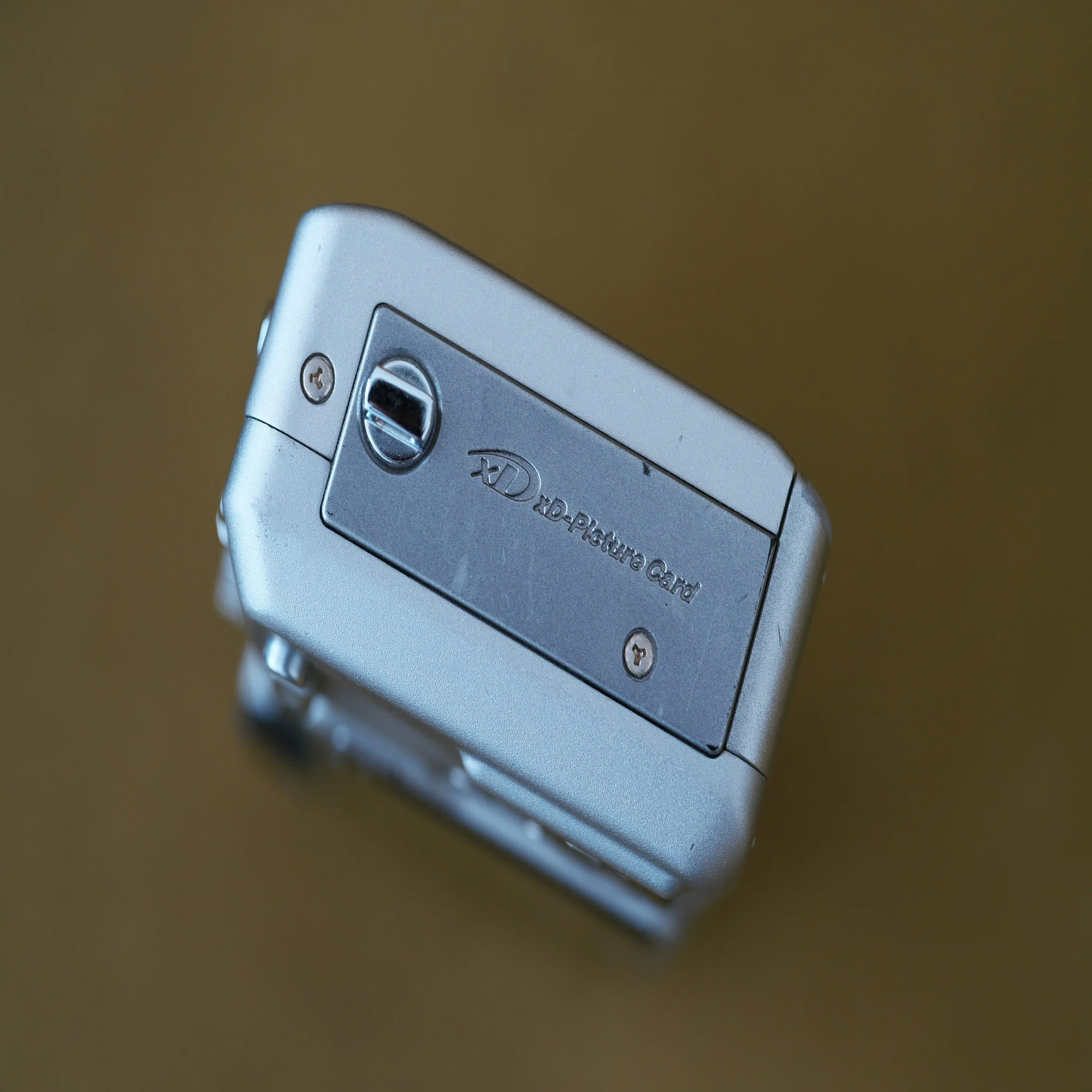 オールドデジカメ思い出話 その3 Fujifilm Finepix F700｜ちいさな島