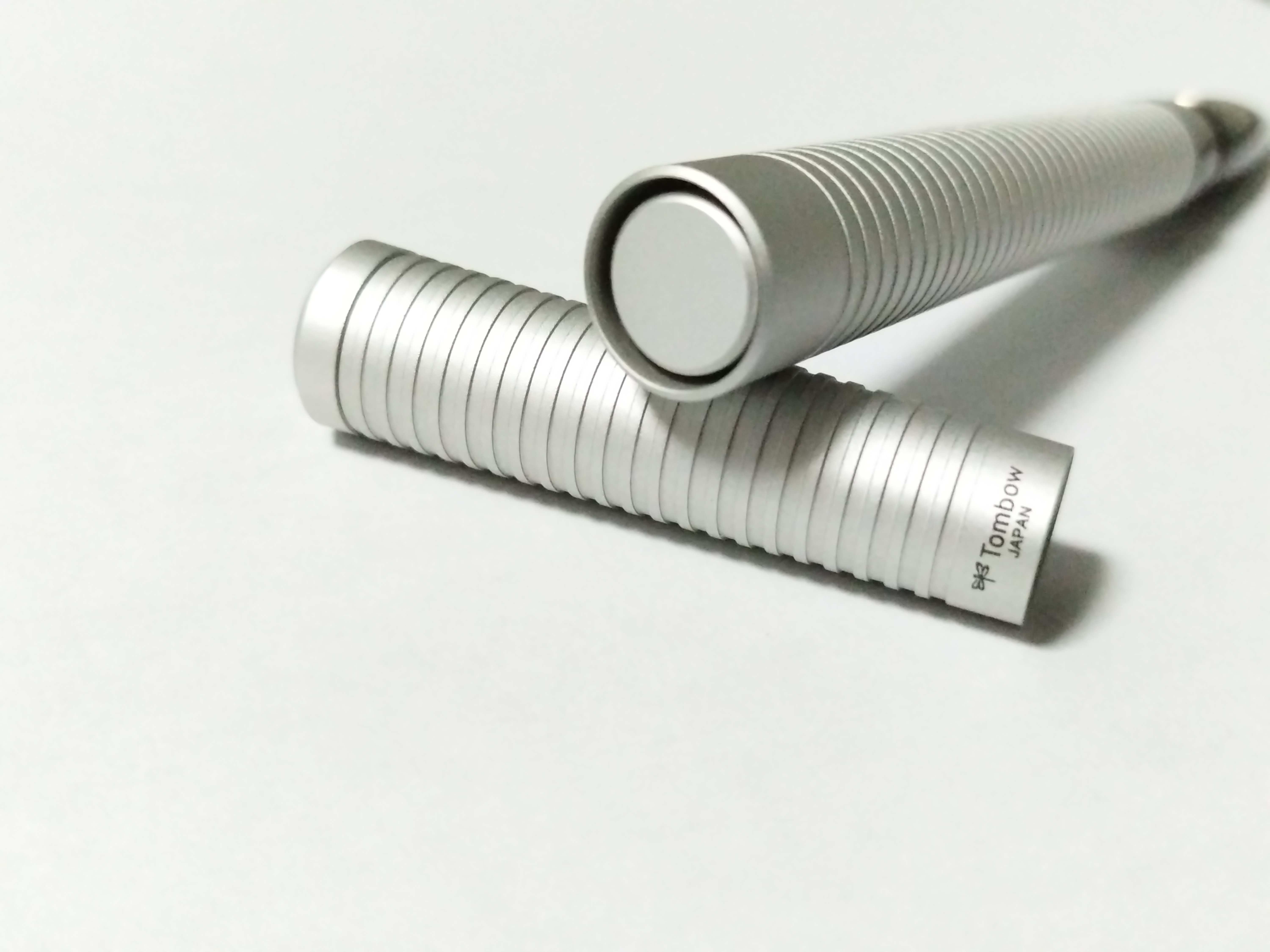 Tombow Zoom 韻　砂紋　白鼠 予想外の書き味【トンボ鉛筆 ZOOM 韻 砂紋 白鼠】 - YouTube