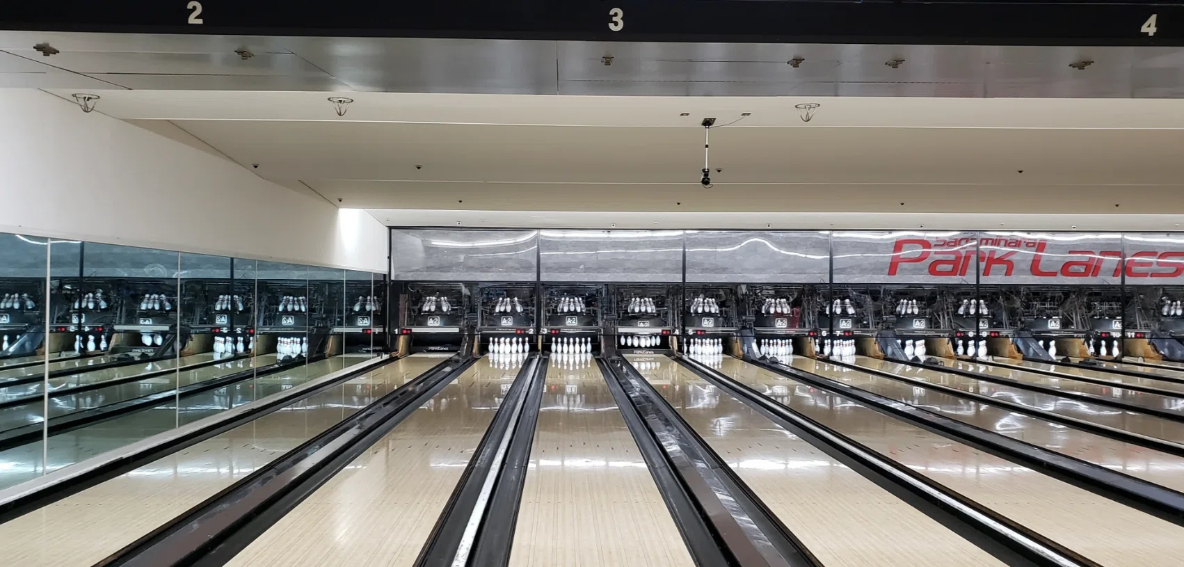 カラフルボウリングボール Sagamihara Park Lanes Bowling alleys to visit when you feel like throwing a ball: 'Tama