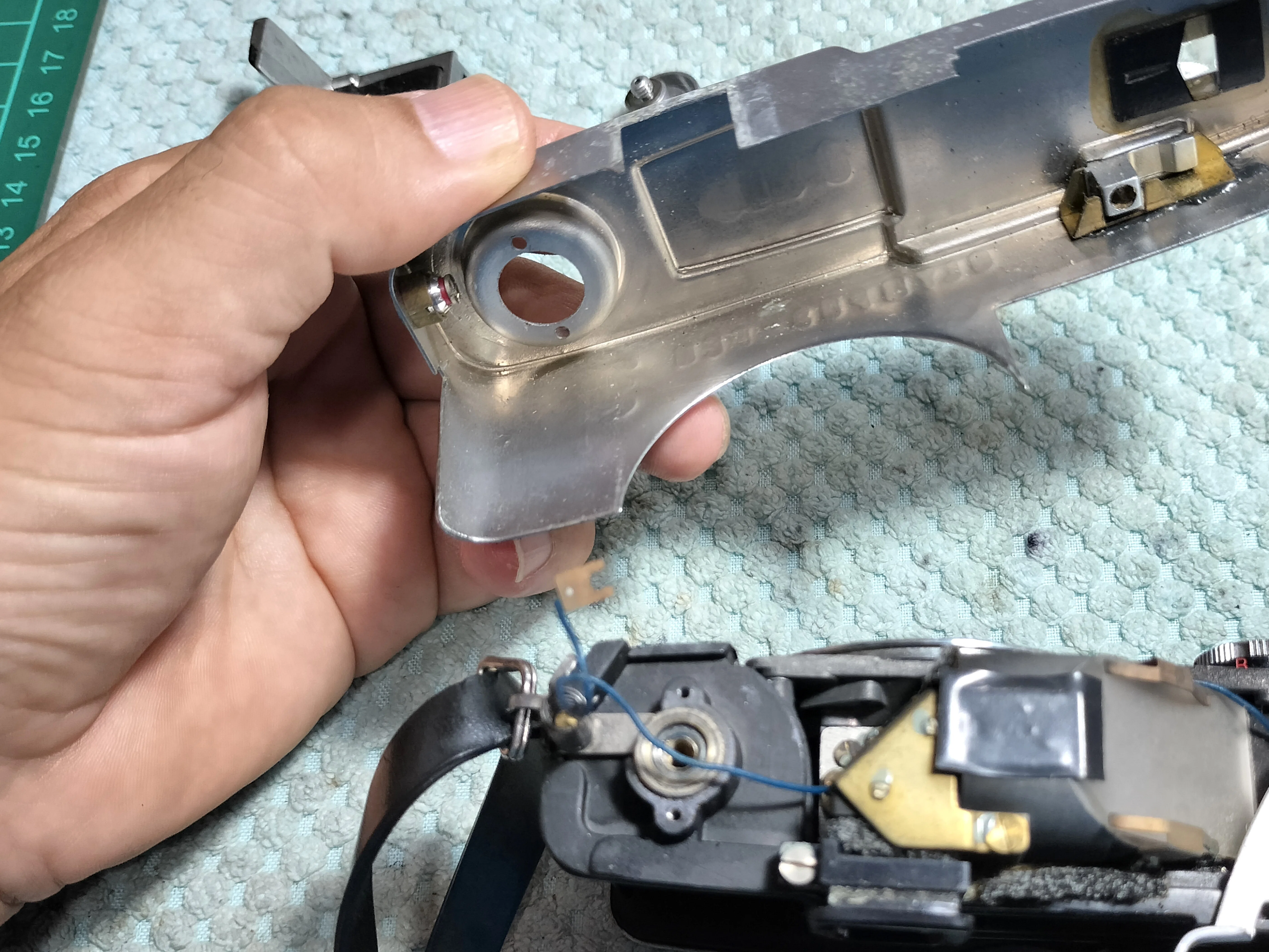 Olympus Pen Fの分解｜フィルムカメラ修理のアクアカメラ