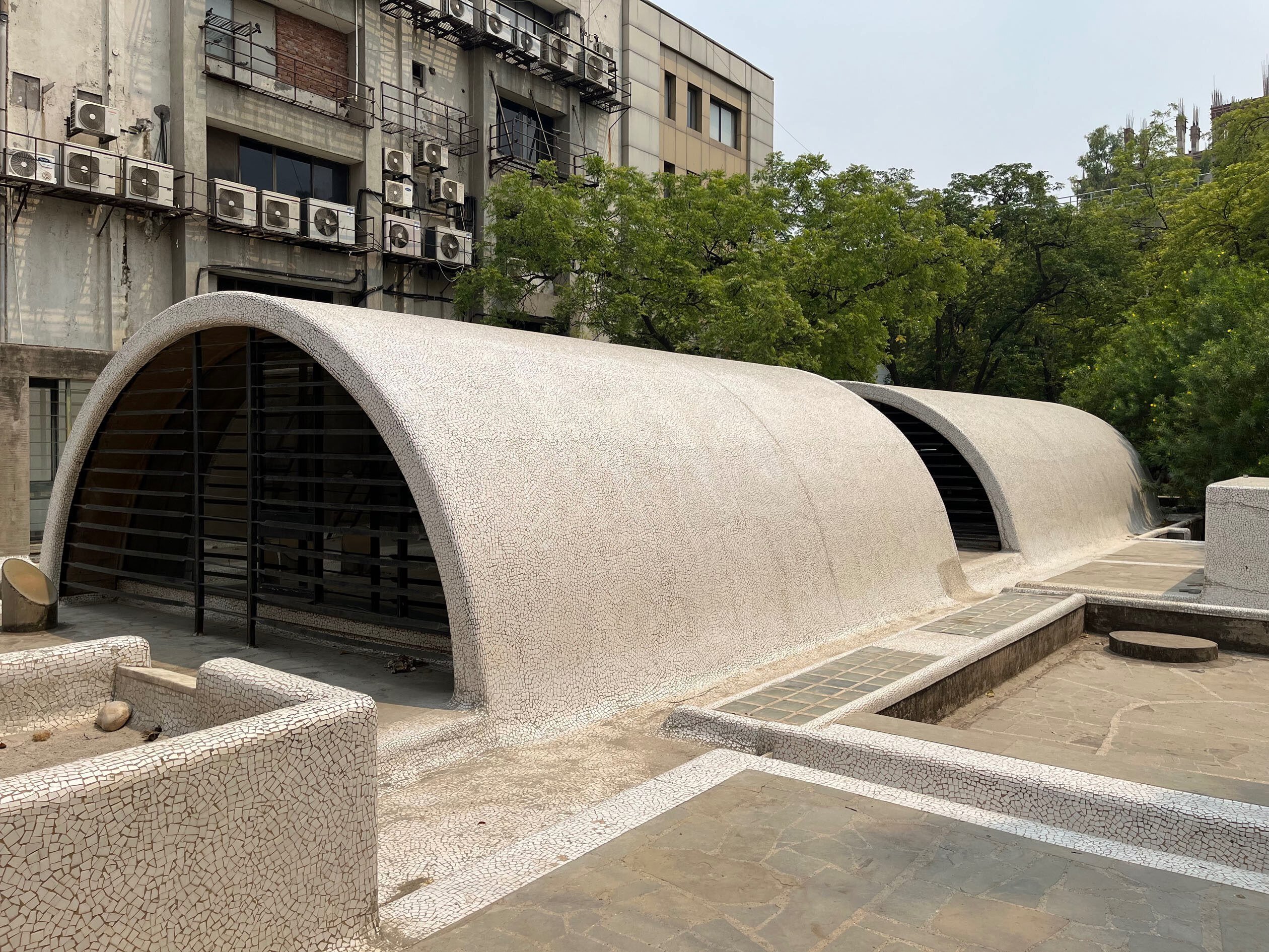 Balkrishna Doshi バルクリシュナ・ドーシ：人々のための建築 建築】インドの巨匠建築家 バルクリシュナ・ドーシを知って