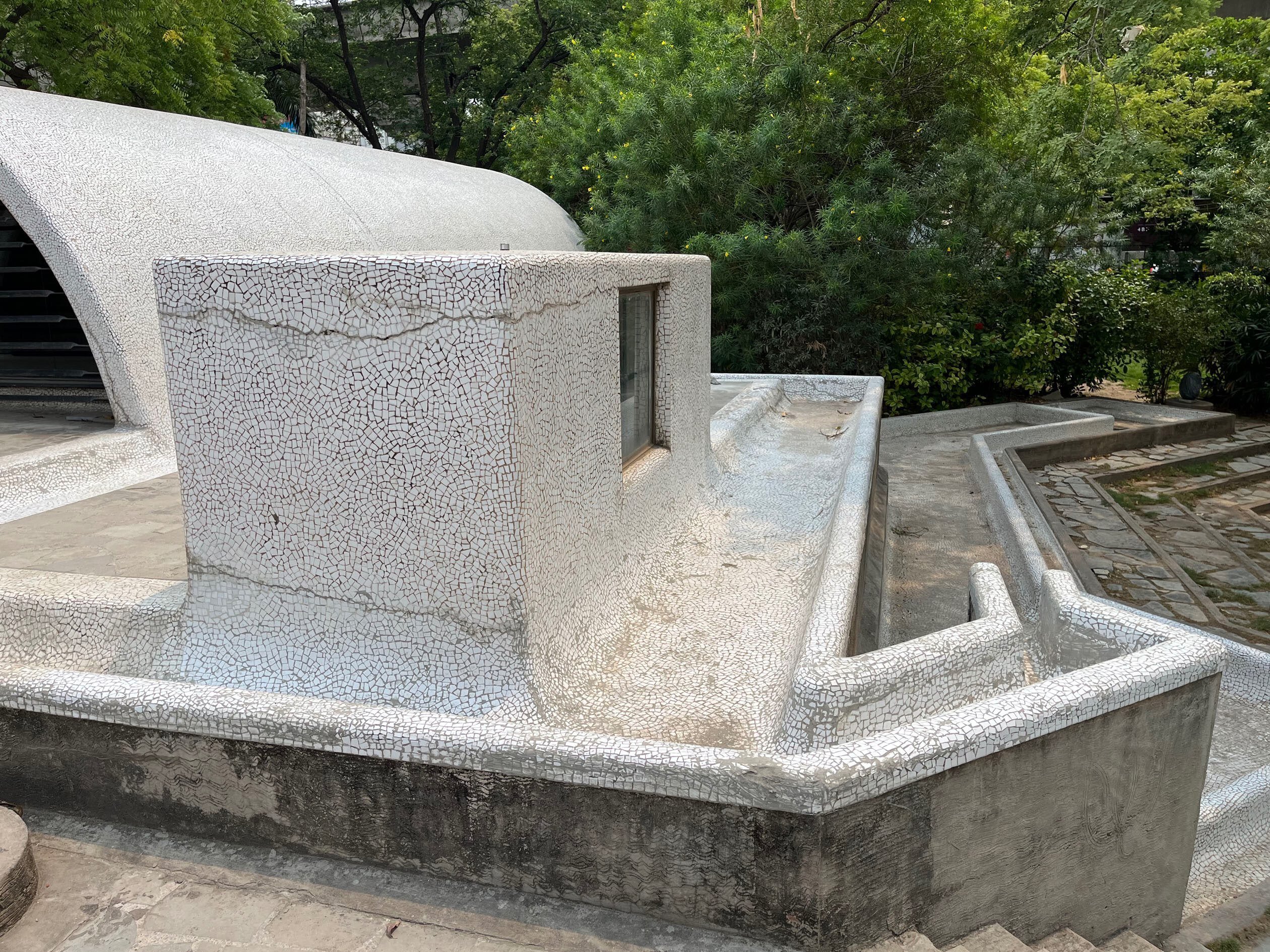 バルクリシュナ・ドーシ　スツール Le Corbusier & Balkrishna Vithaldas Doshi Stool