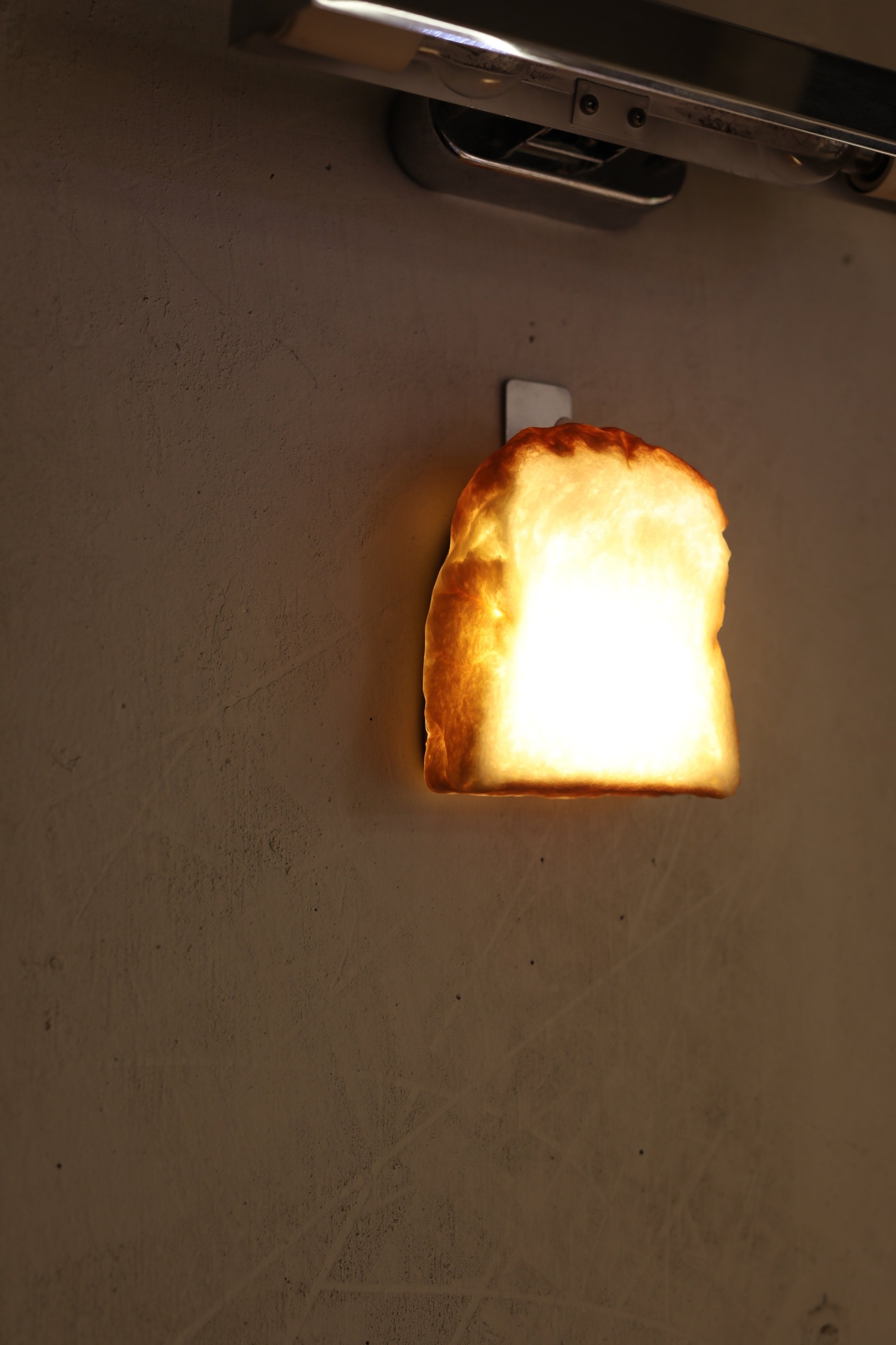 本物のパンが灯るランプ『PAMPSHADE/パンプシェード』の魅力【FREEPARK