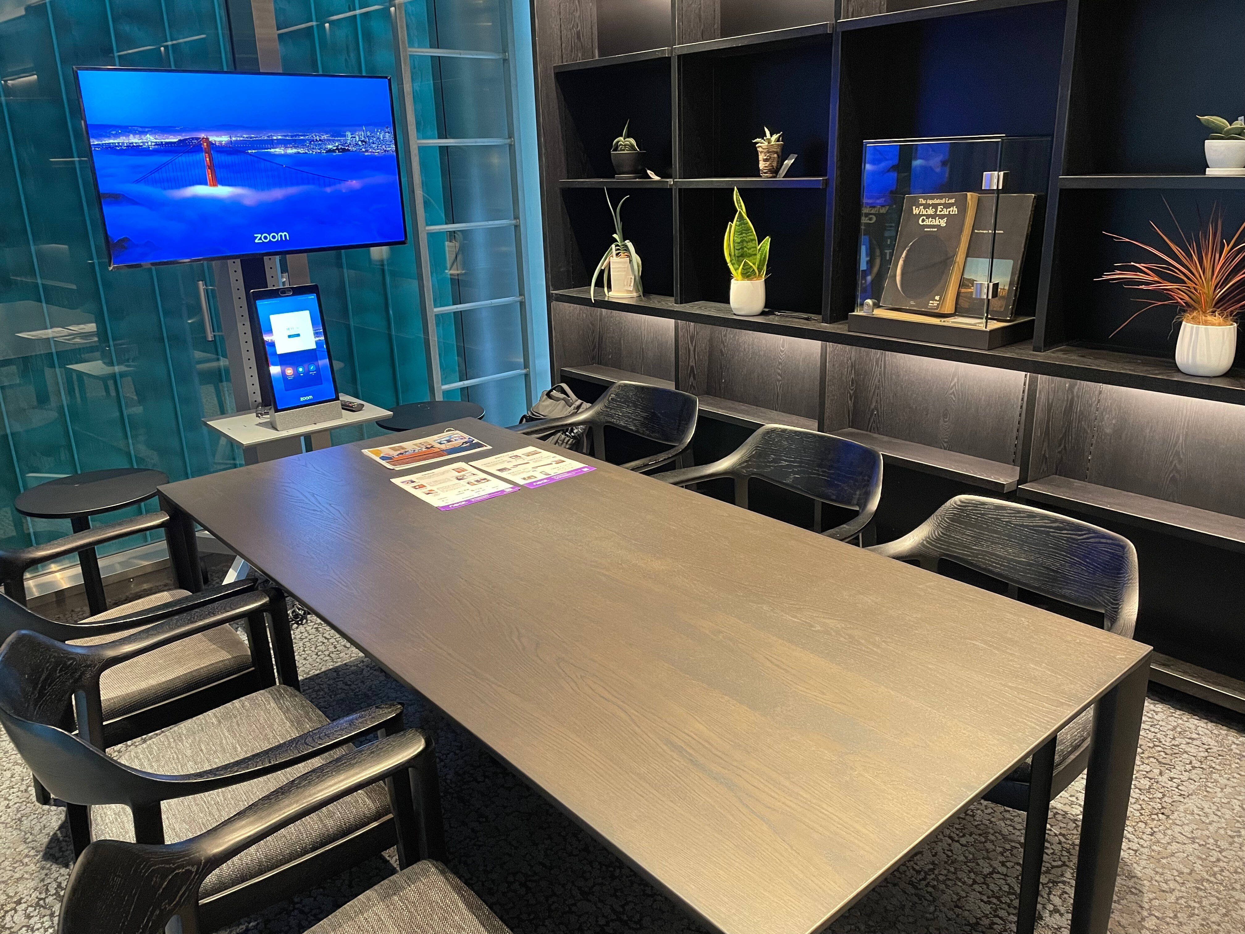 蔦屋六本木店のシェアラウンジでNeatデバイスの利用が可能になりました