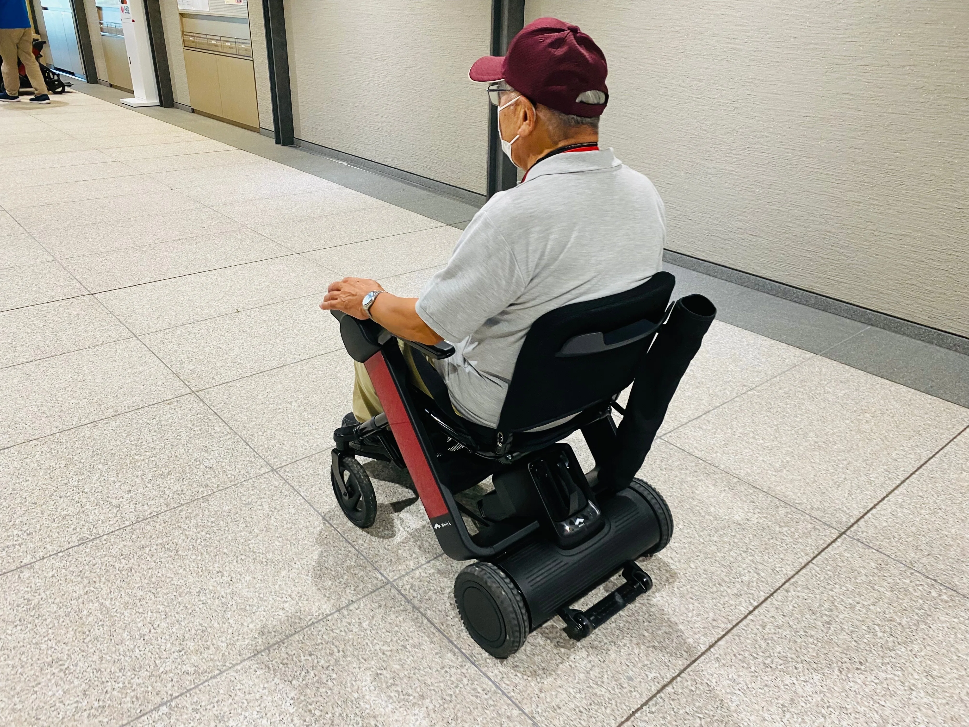 歴史景観にそっと溶け込むWHILLの存在】奈良・平城宮跡にWHILL 歴史景観にそっと溶け込むWHILLの存在】奈良・平城宮跡にWHILL