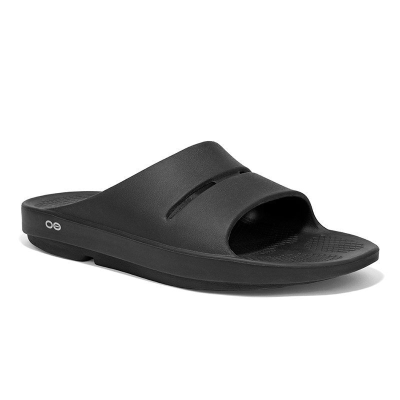 足元から快適さ・生産性を追求！オフィスに最適な「OOFOS」の