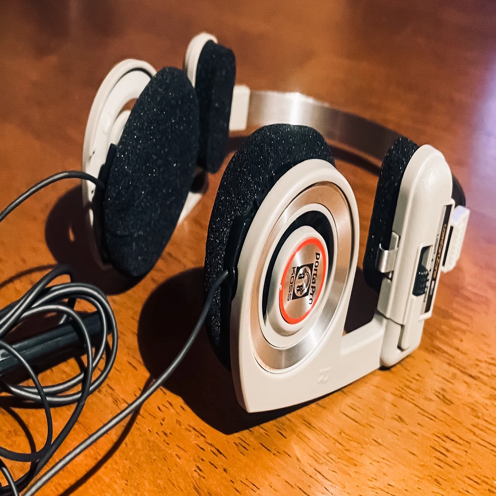 KOSS Porta Pro】 ”持ち運び”&”高音質”有線ヘッドホンならこれ一択 
