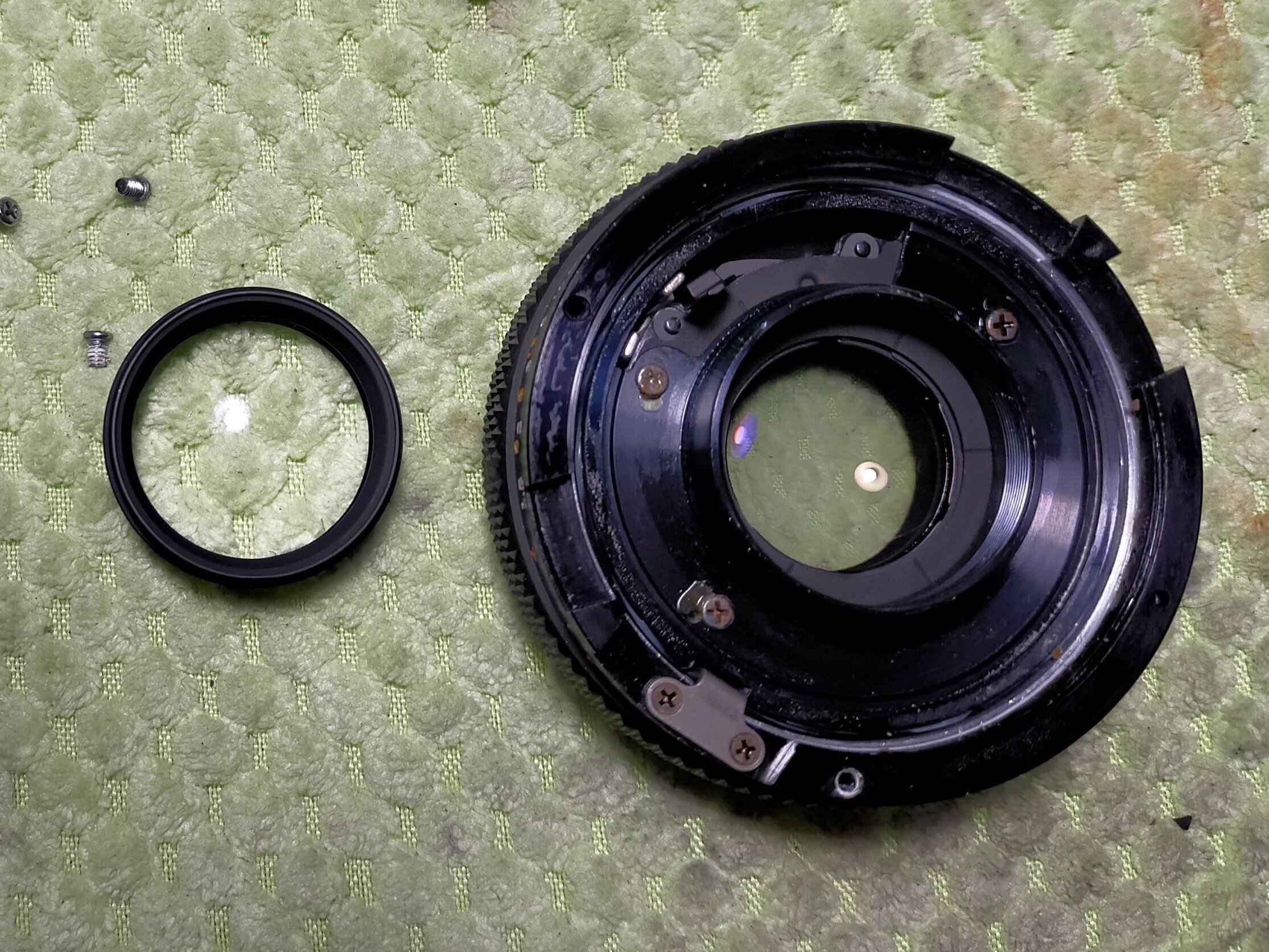 Olympus OM-SYSTEM 50mm F/1.8の分解と分類｜フィルムカメラ修理